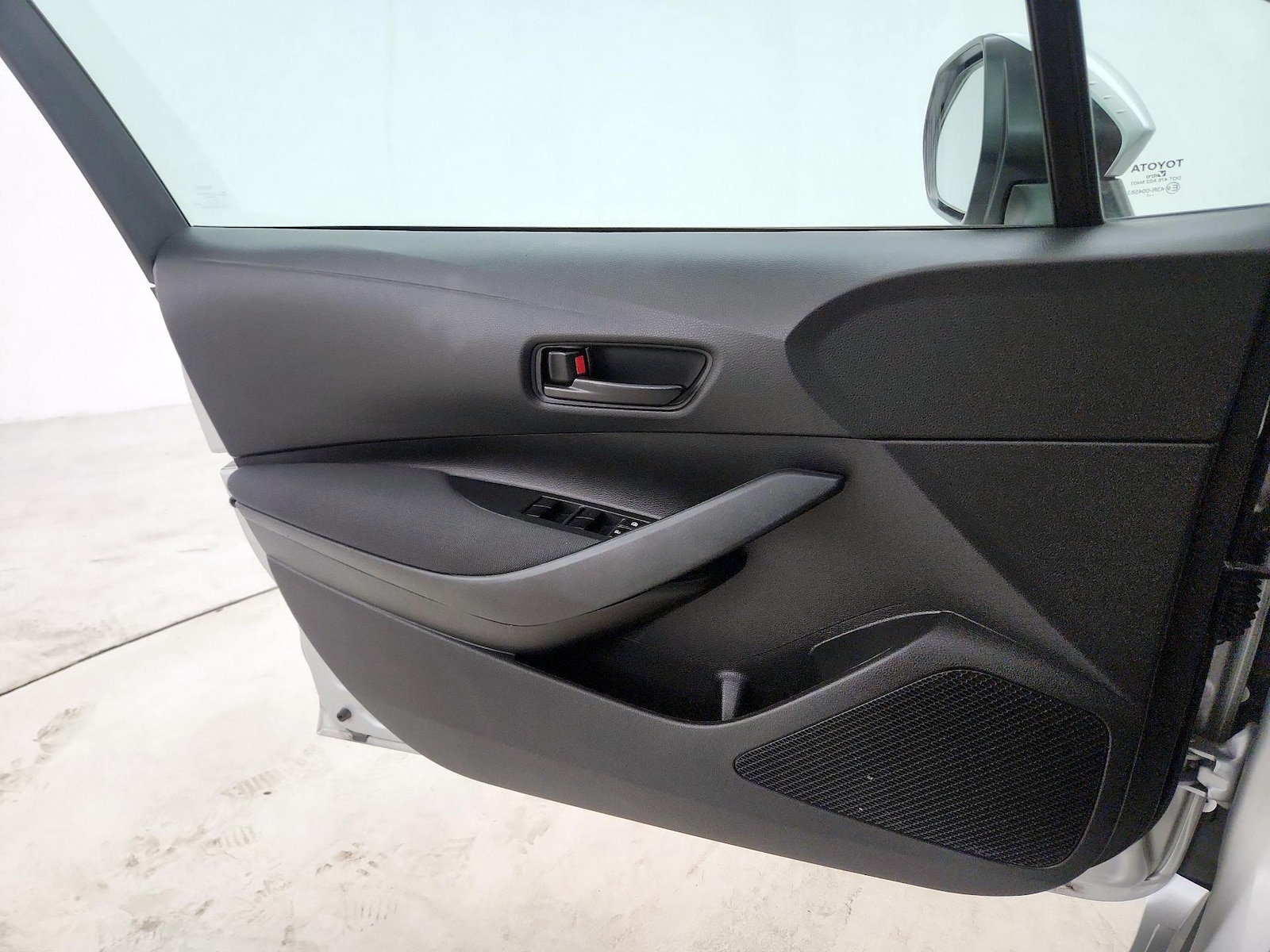 2023 Toyota Corolla LE - Photo 13