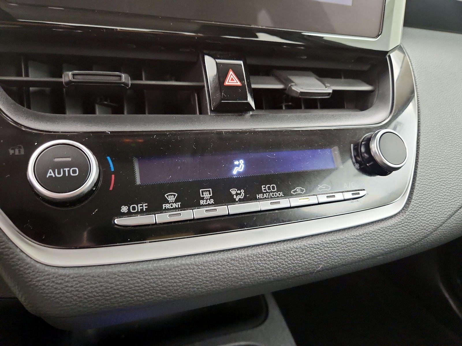 2023 Toyota Corolla LE - Photo 17