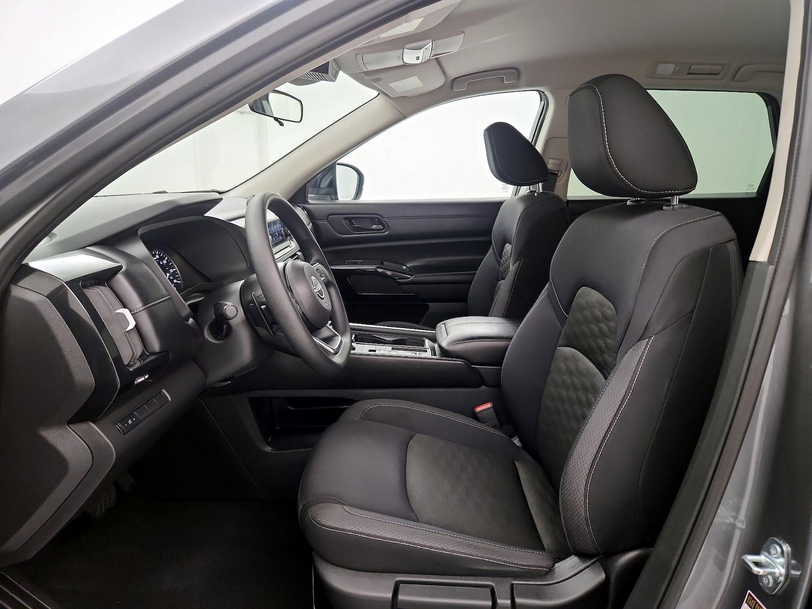 2024 Nissan Pathfinder S - Photo 12