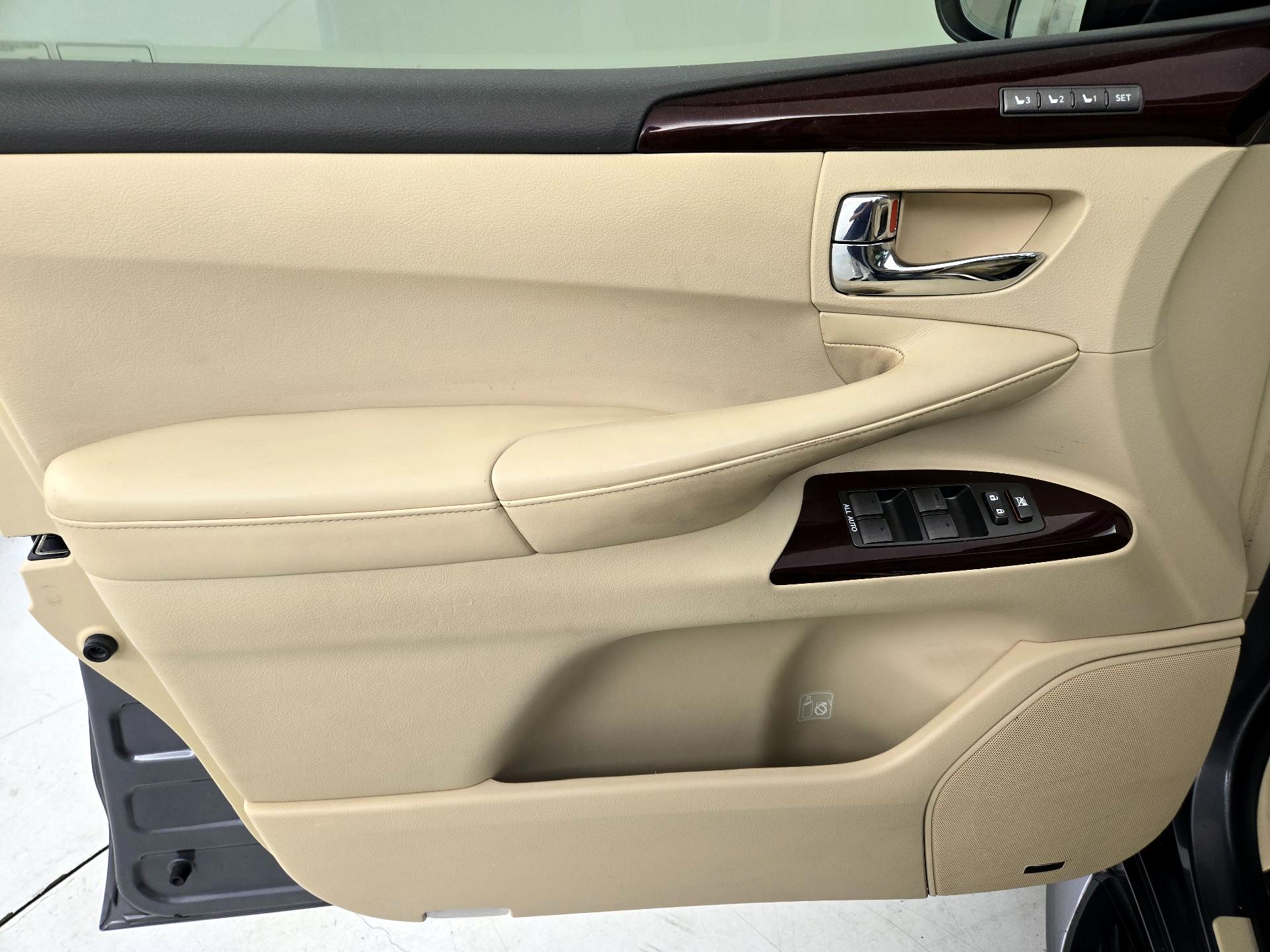 Thumbnail: 2015 Lexus LX - 12