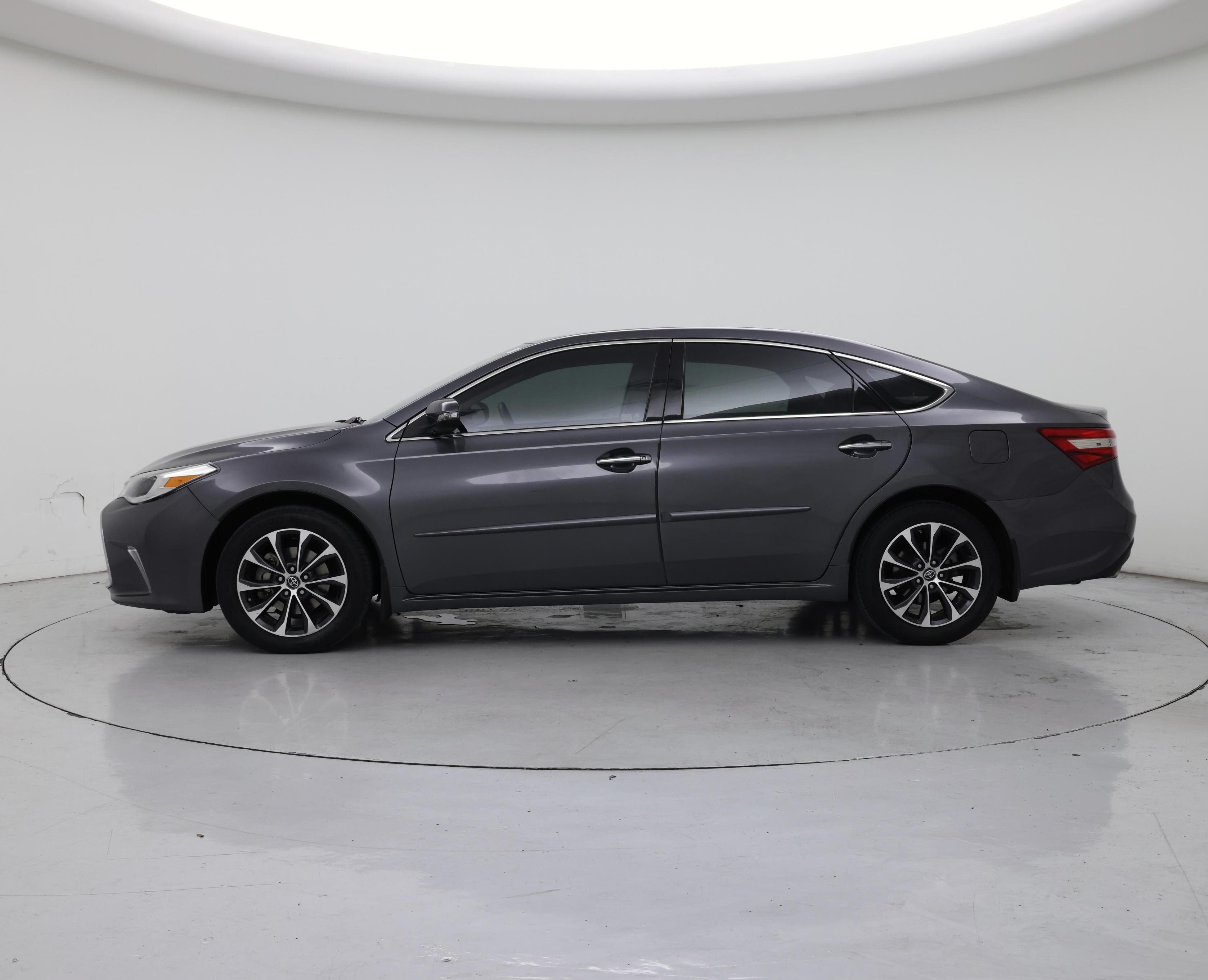 Thumbnail: 2018 Toyota Avalon - 3