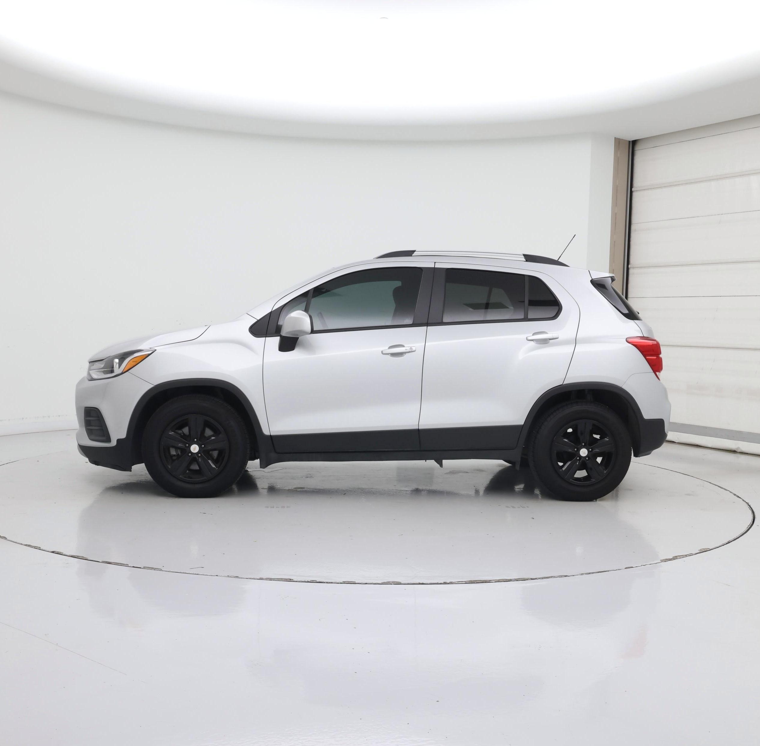 Thumbnail: 2022 Chevrolet Trax - 3