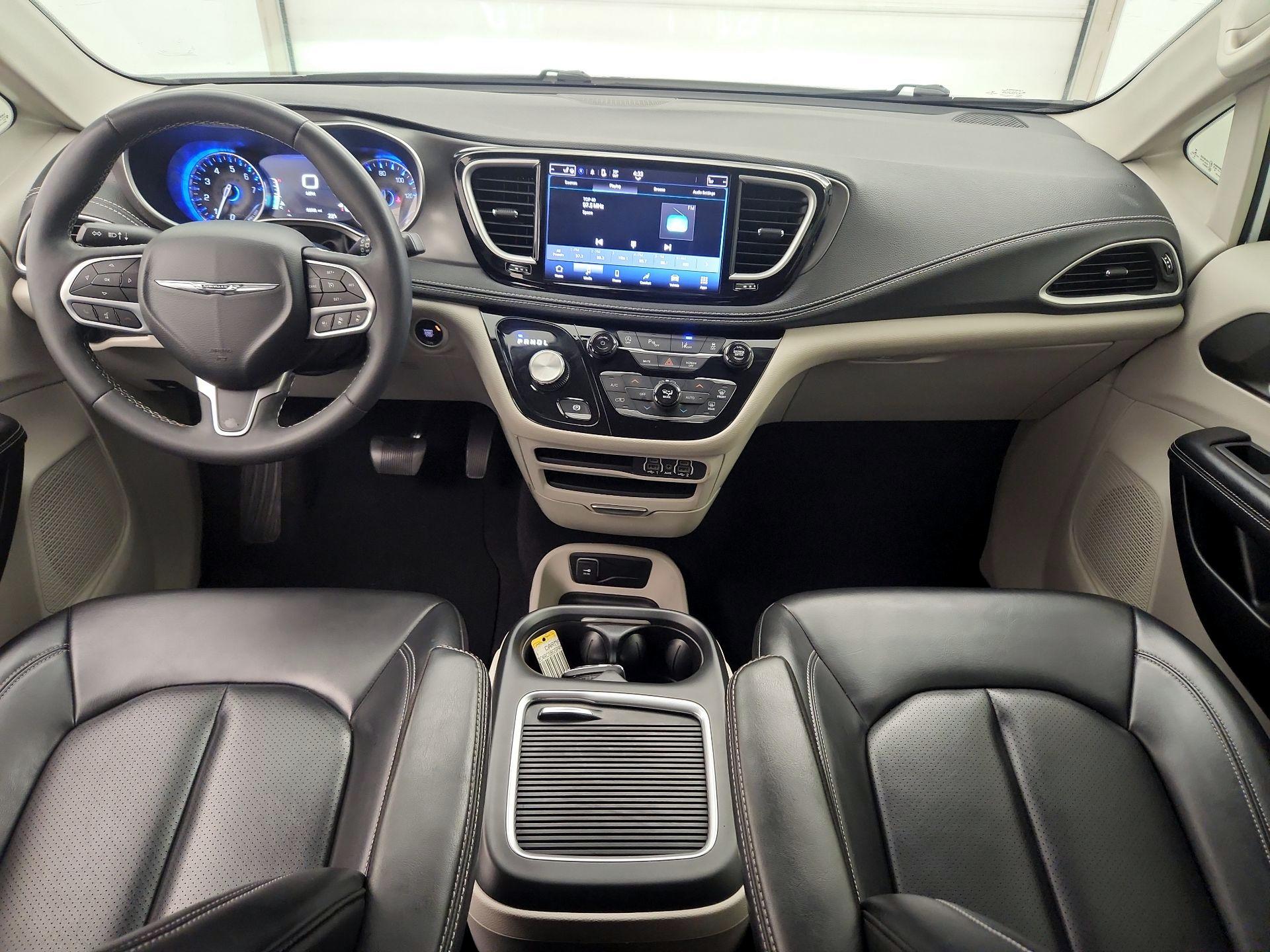 Thumbnail: 2023 Chrysler Pacifica - 9