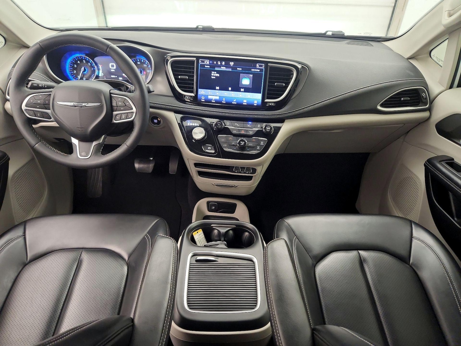 2023 Chrysler Pacifica Touring L - Photo 10