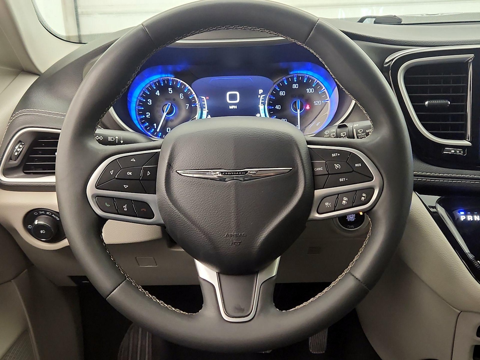 2023 Chrysler Pacifica Touring L - Photo 11