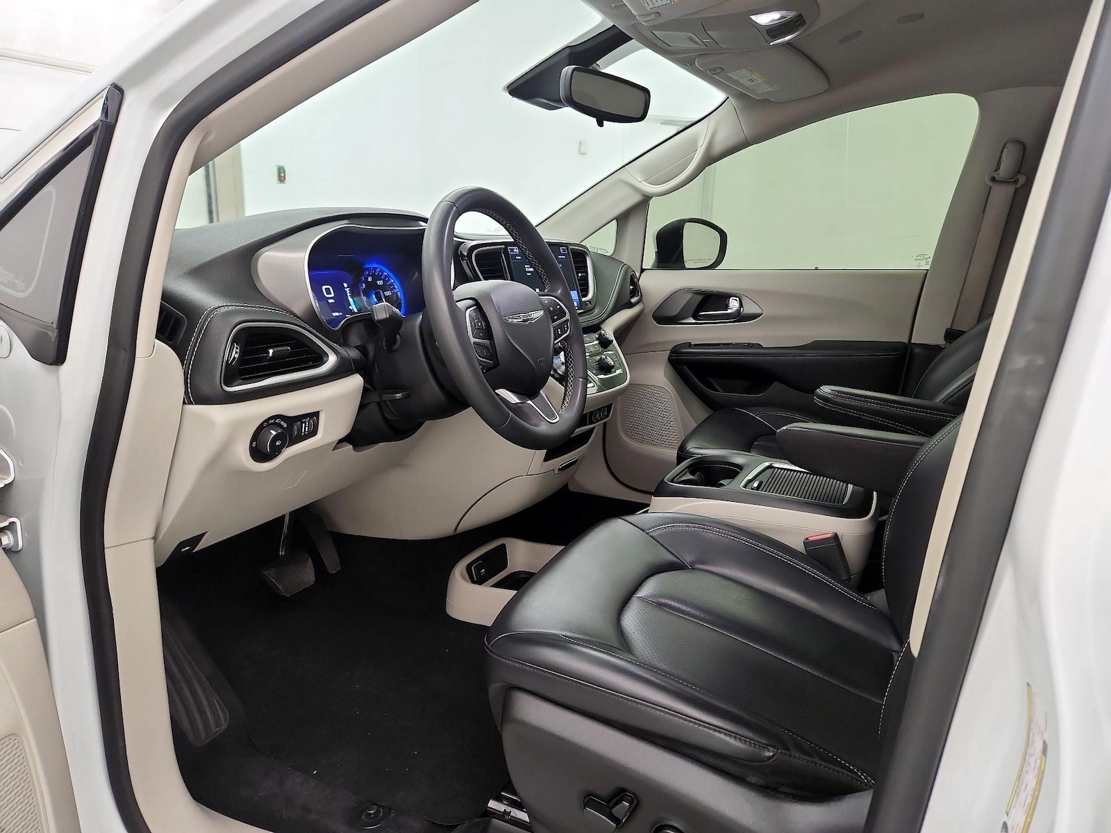 2023 Chrysler Pacifica Touring L - Photo 12