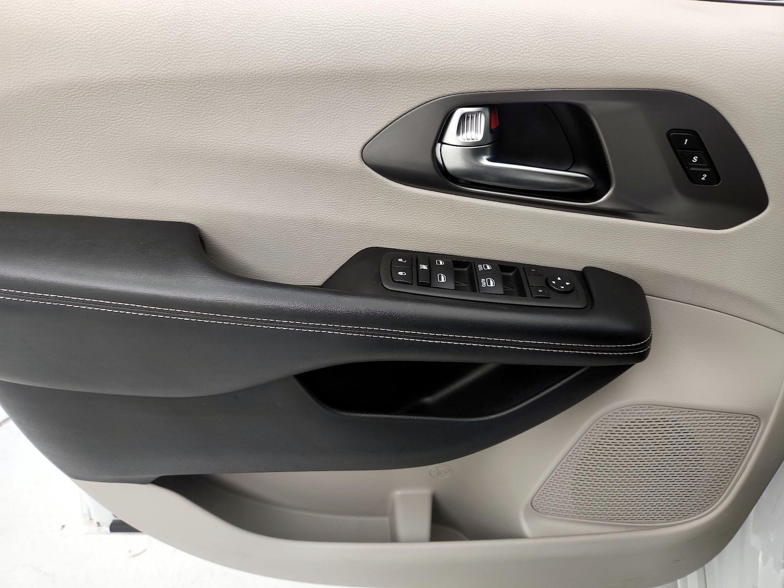 2023 Chrysler Pacifica Touring L - Photo 13