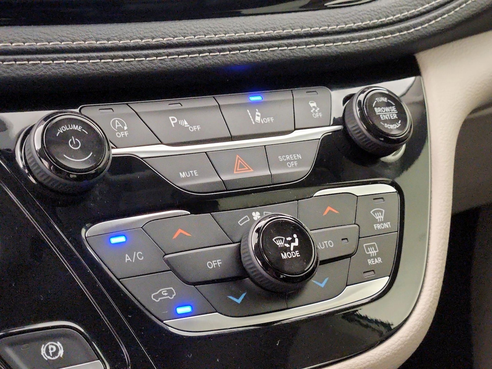 2023 Chrysler Pacifica Touring L - Photo 17