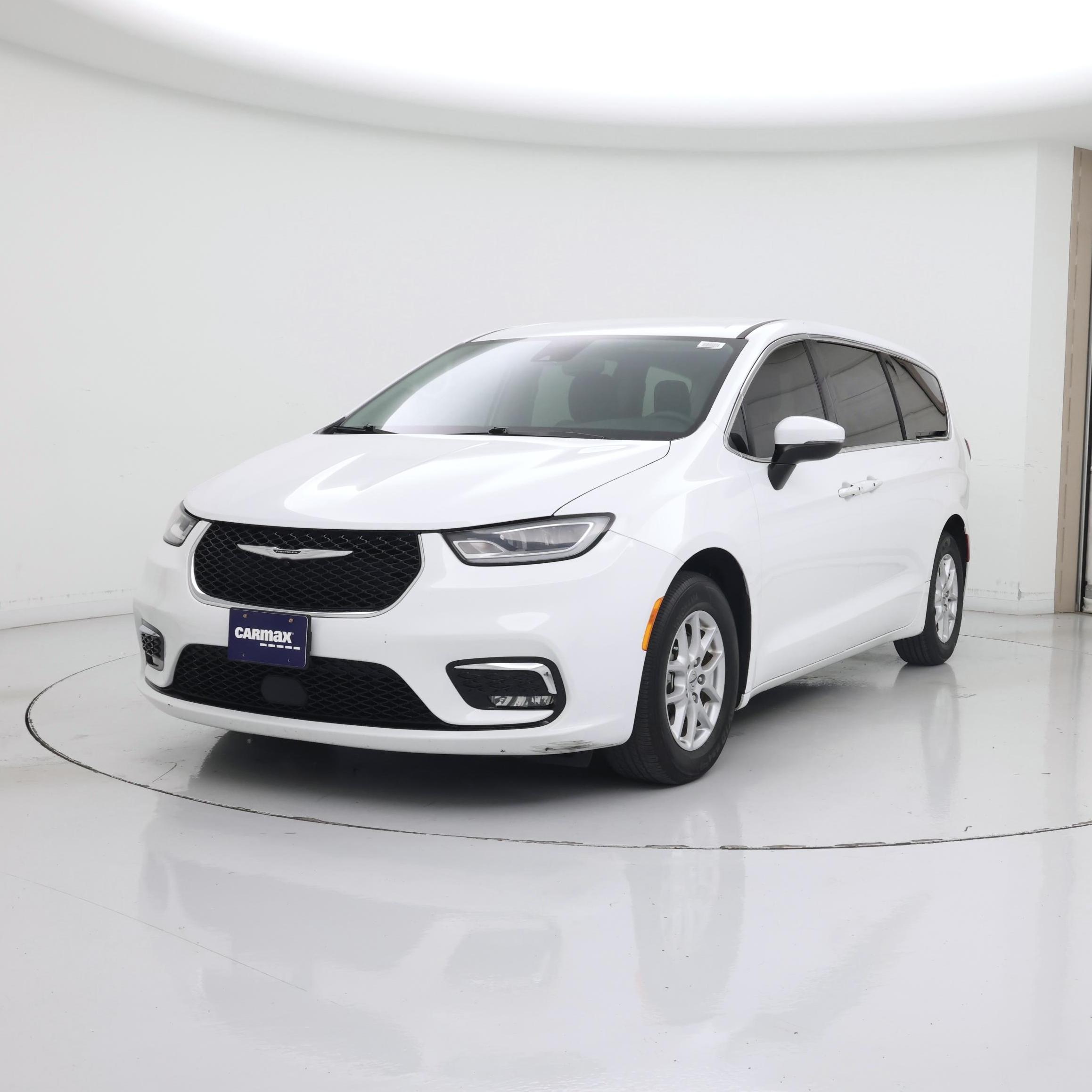 Thumbnail: 2023 Chrysler Pacifica - 4