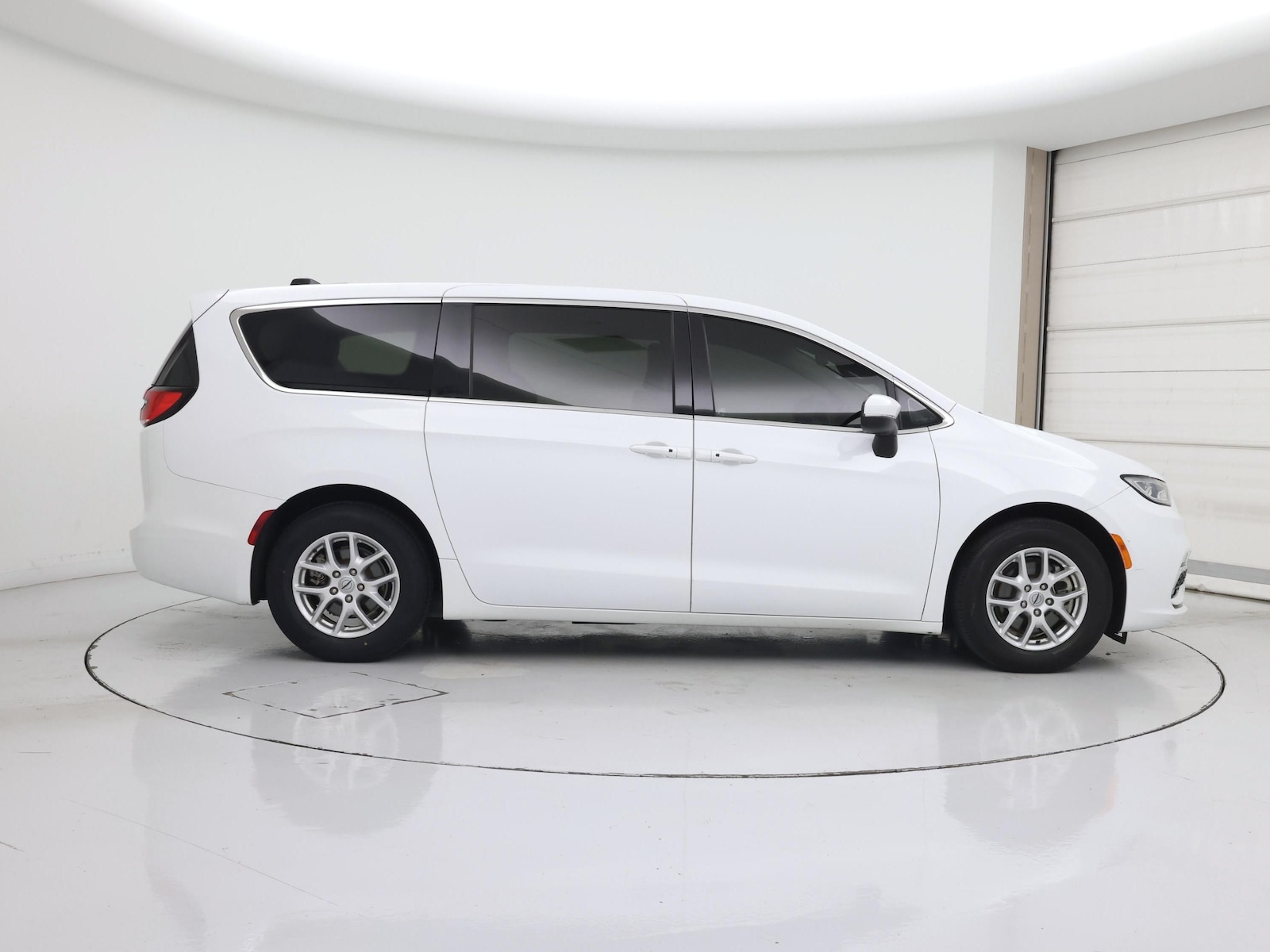 2023 Chrysler Pacifica Touring L - Photo 8