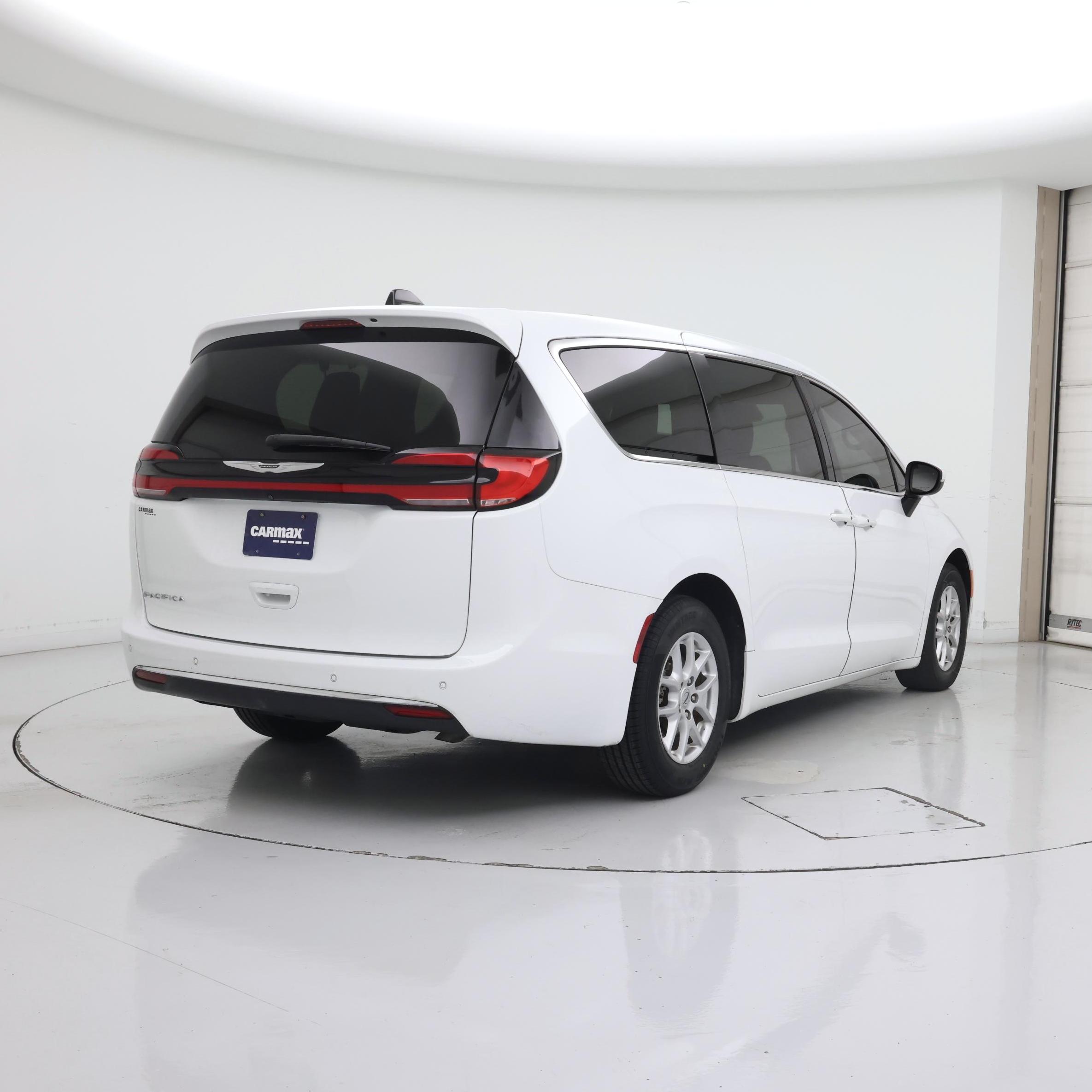 Thumbnail: 2023 Chrysler Pacifica - 8