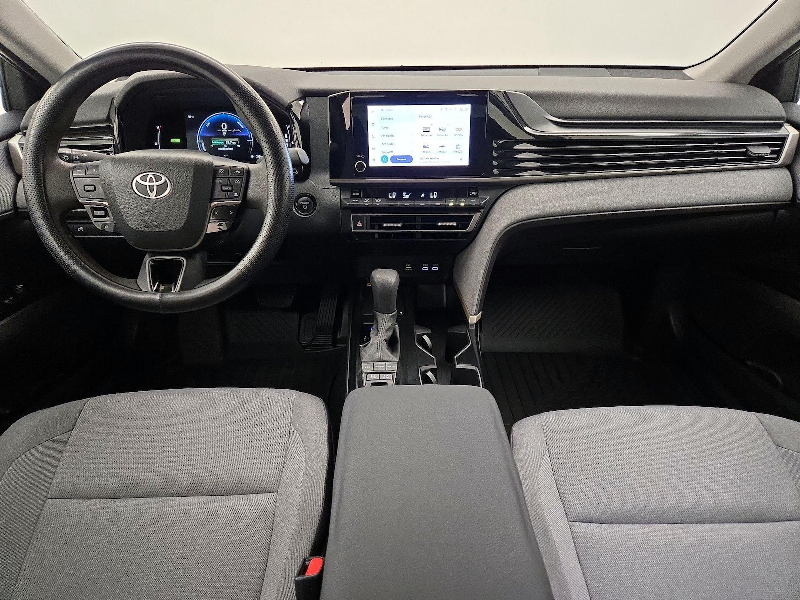 2025 Toyota Camry LE - Photo 10