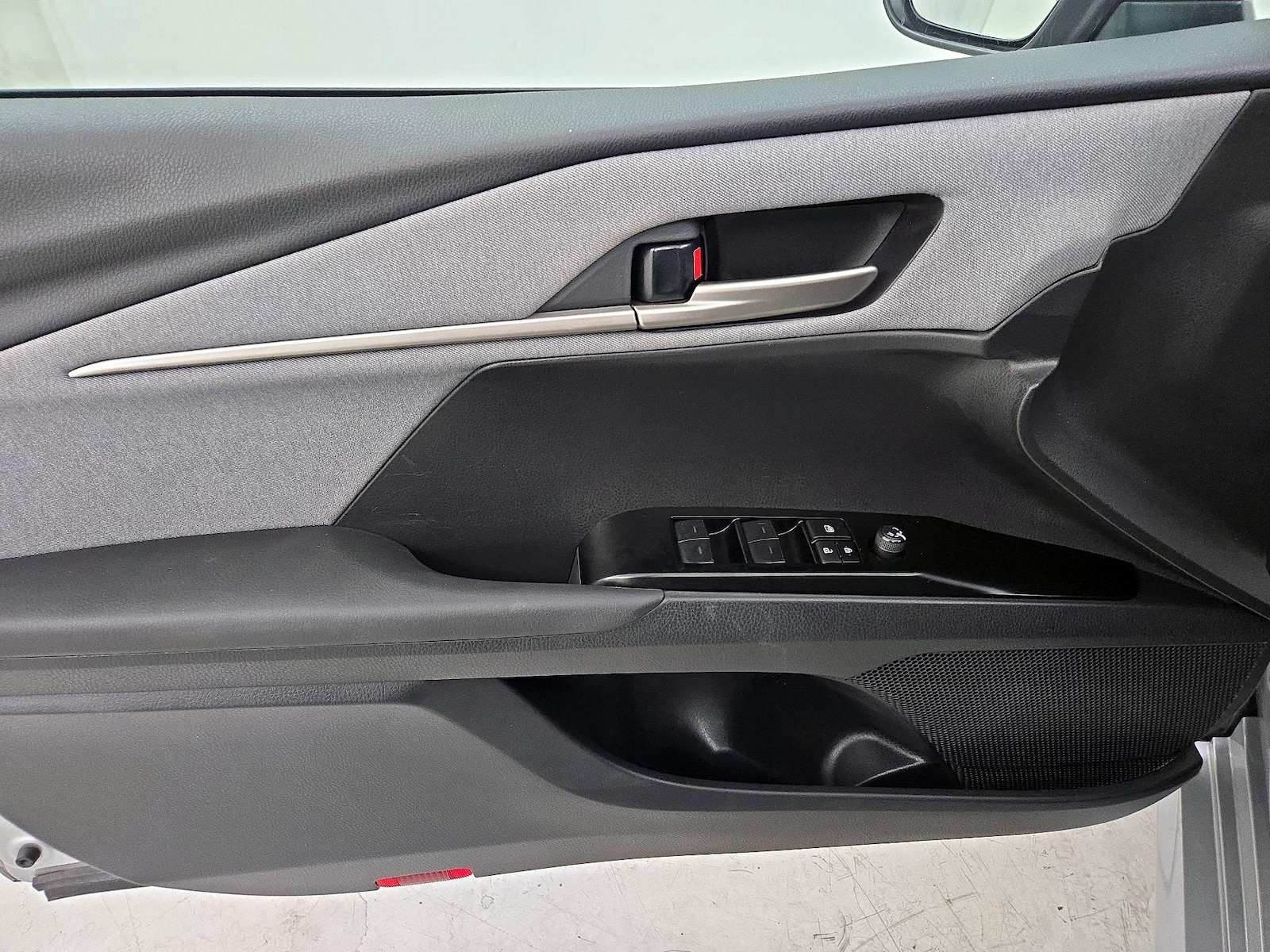 2025 Toyota Camry LE - Photo 13