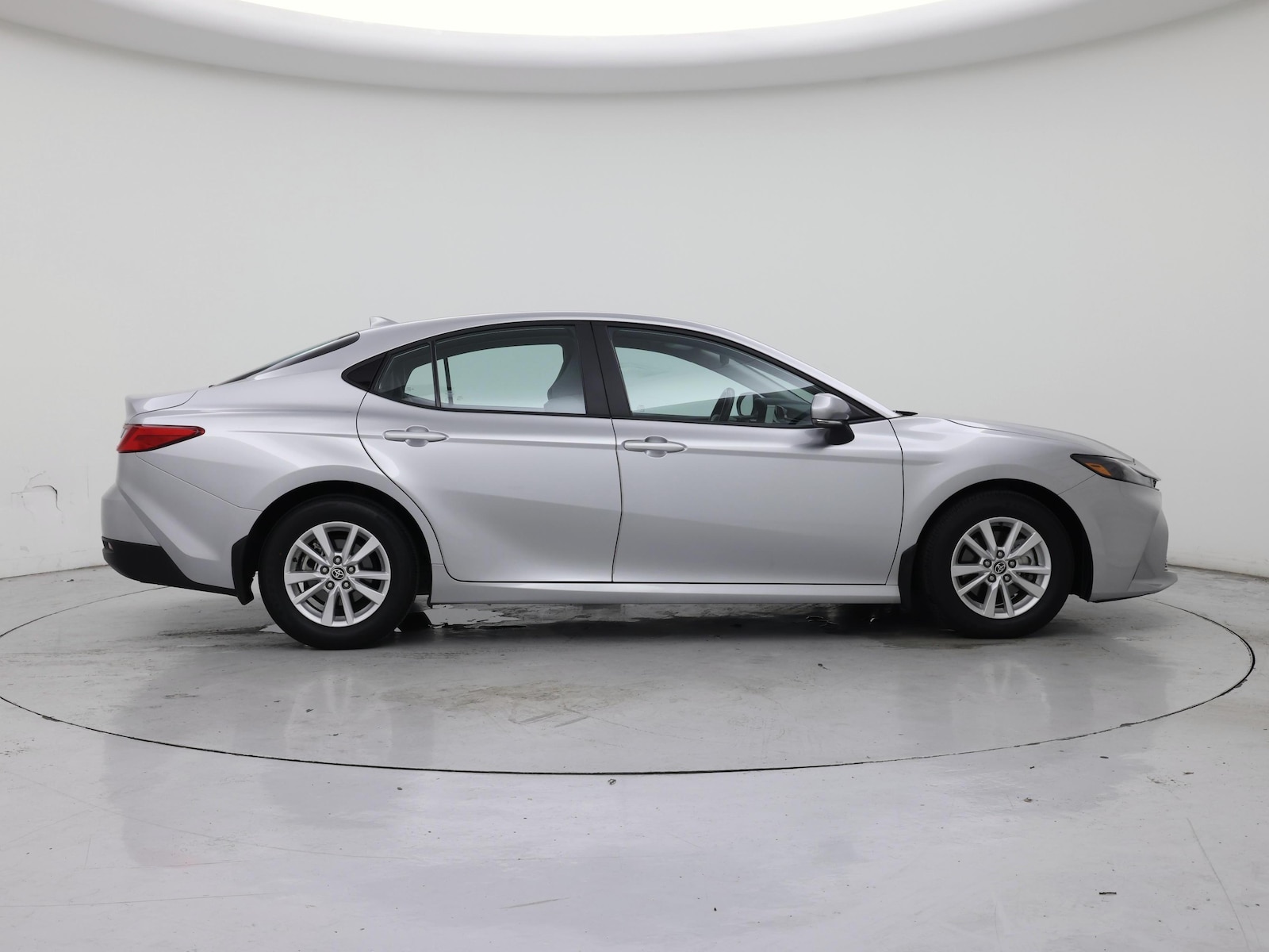 2025 Toyota Camry LE - Photo 8