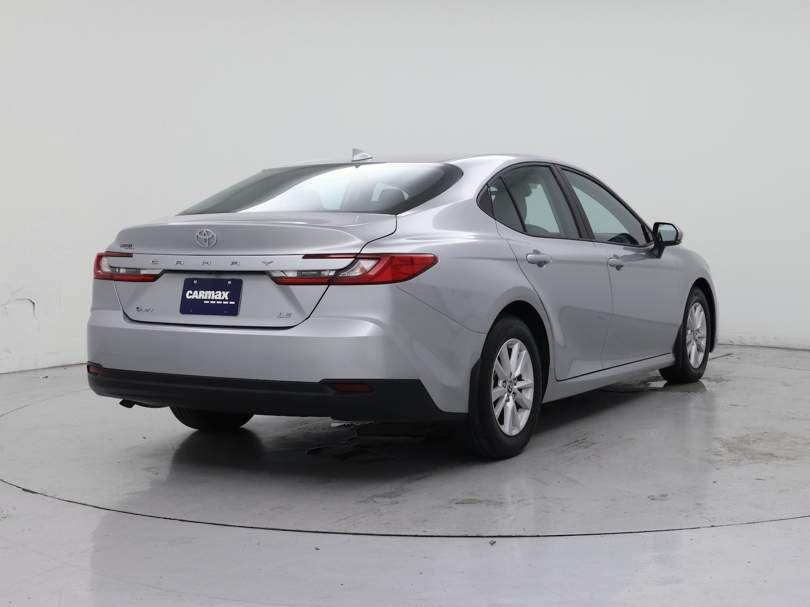 2025 Toyota Camry LE - Photo 9