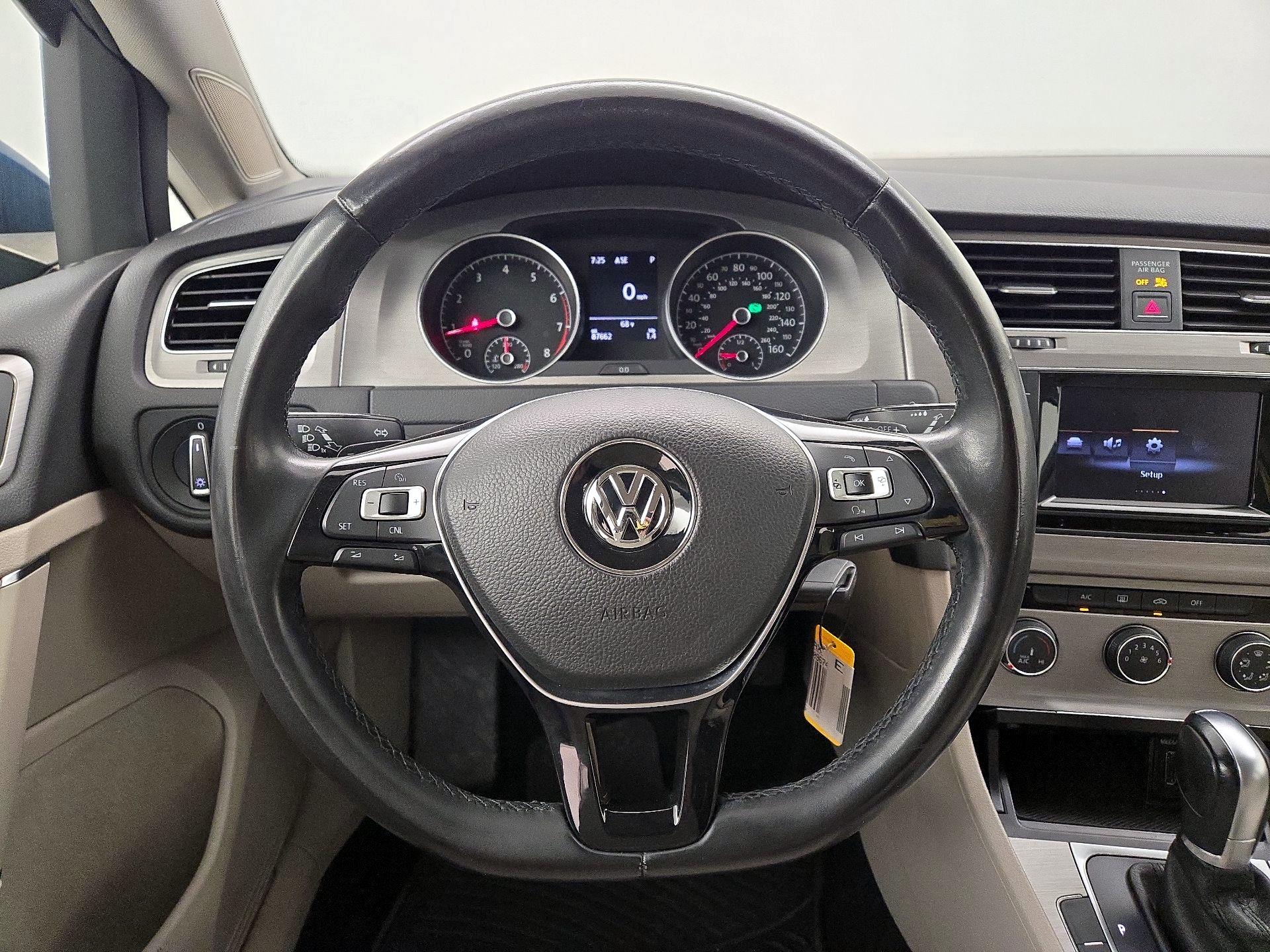 Thumbnail: 2015 Volkswagen Golf - 10