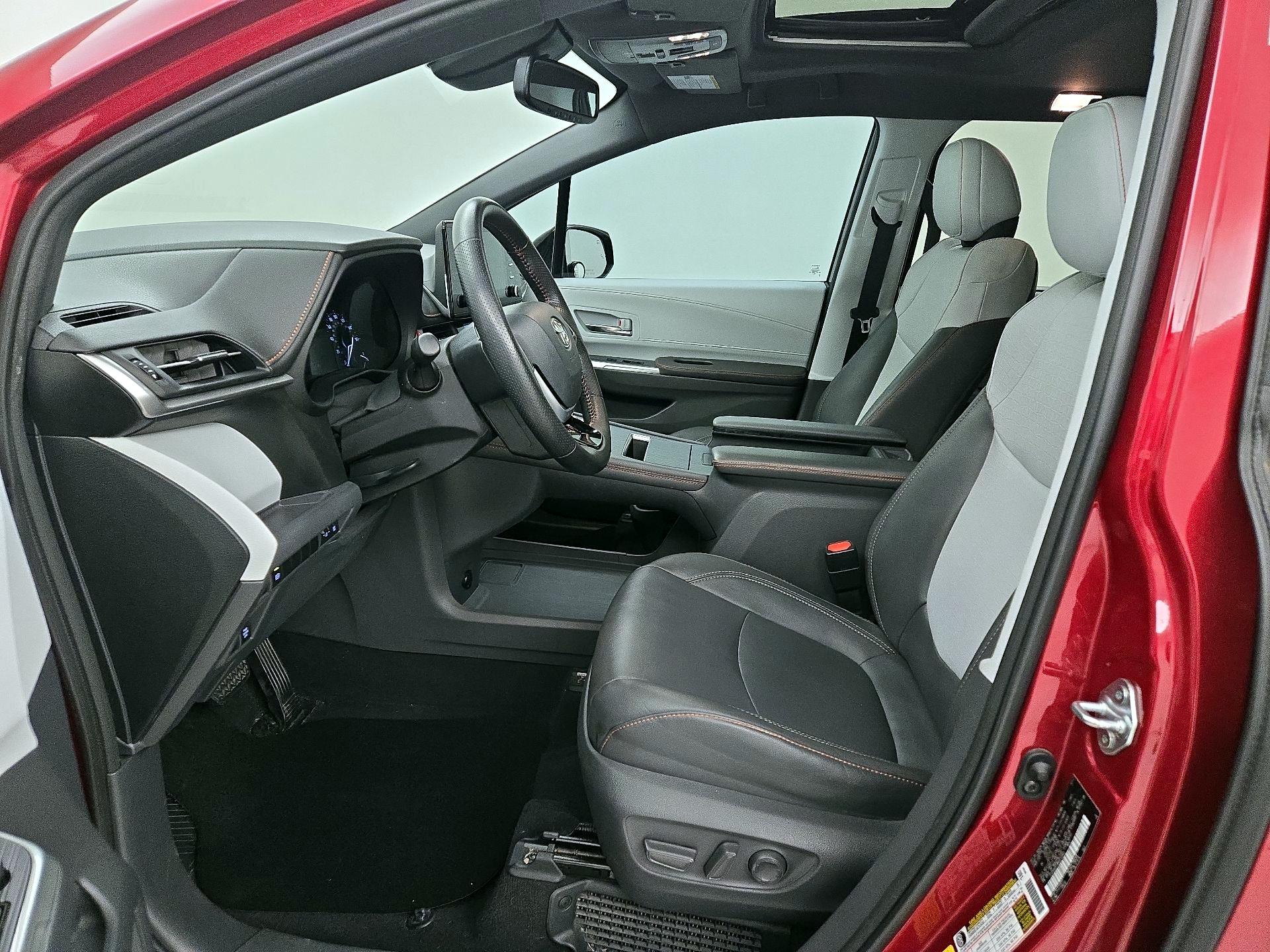 Thumbnail: 2021 Toyota Sienna - 11