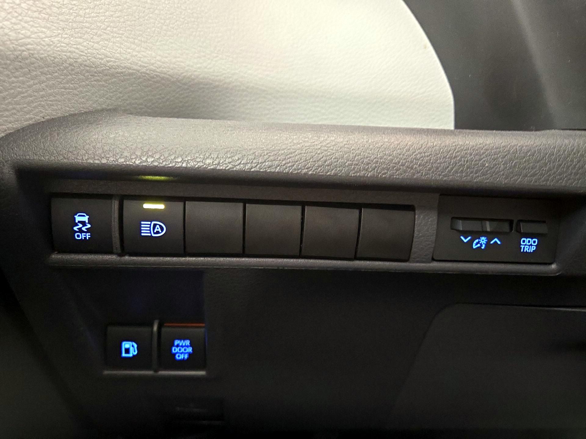 Thumbnail: 2021 Toyota Sienna - 13