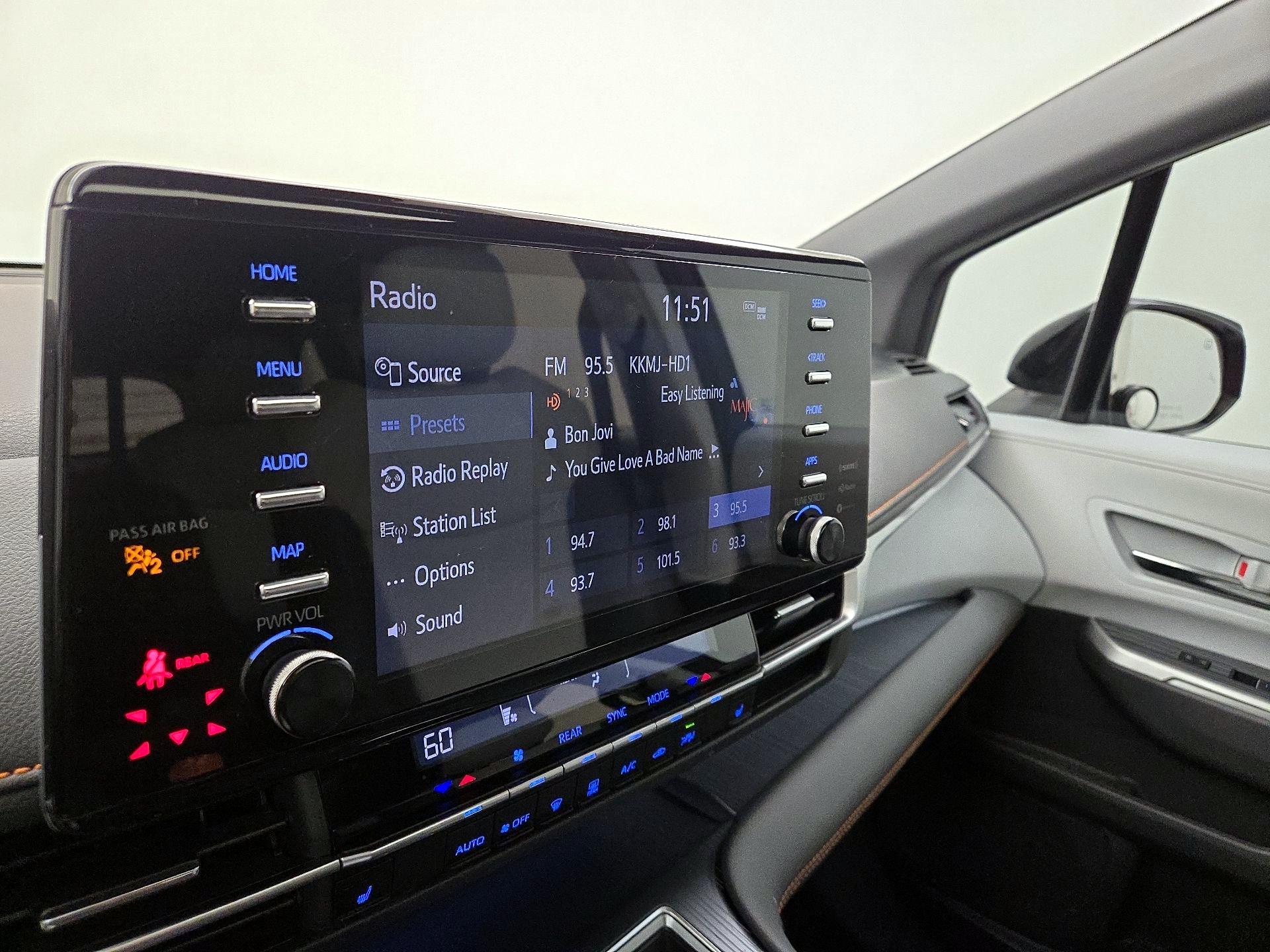 Thumbnail: 2021 Toyota Sienna - 16