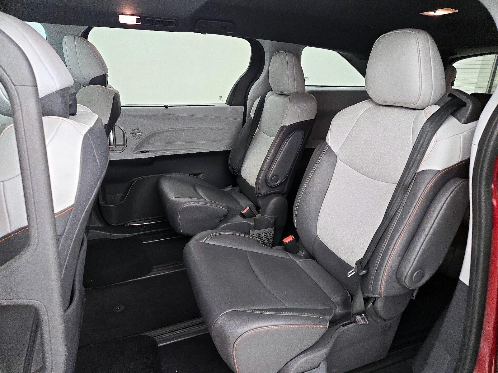 2021 Toyota Sienna XSE - Photo 22