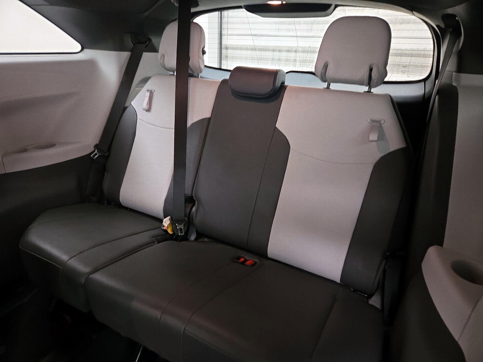 2021 Toyota Sienna XSE - Photo 23