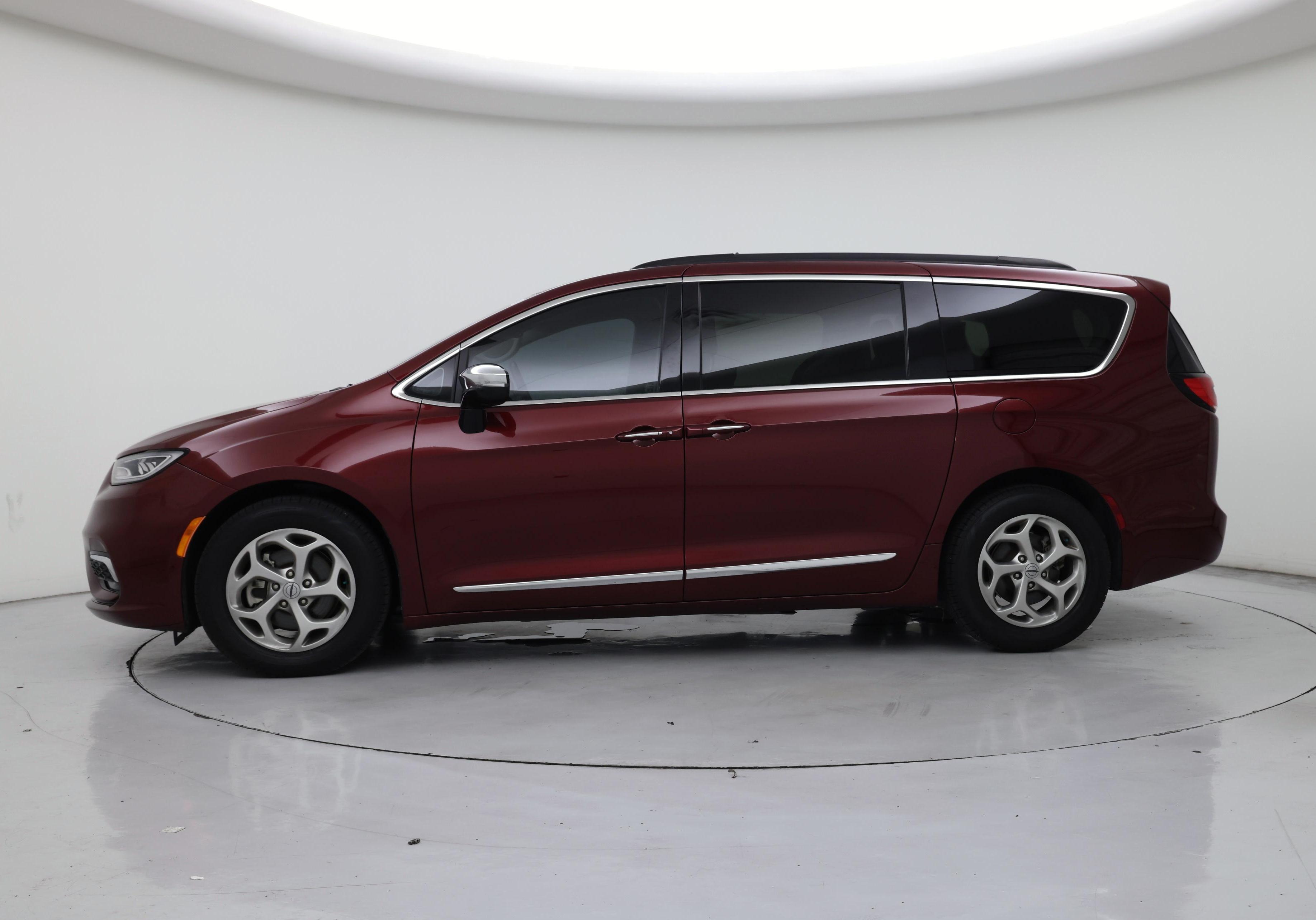 Thumbnail: 2023 Chrysler Pacifica - 3