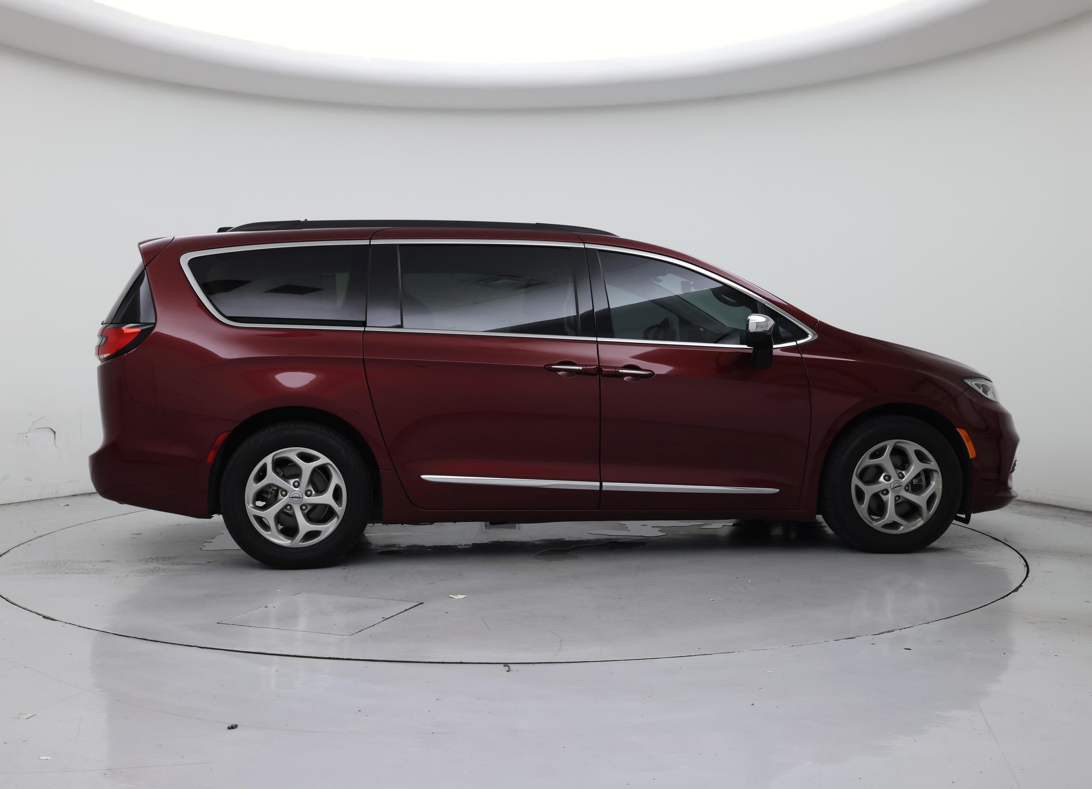 Thumbnail: 2023 Chrysler Pacifica - 7