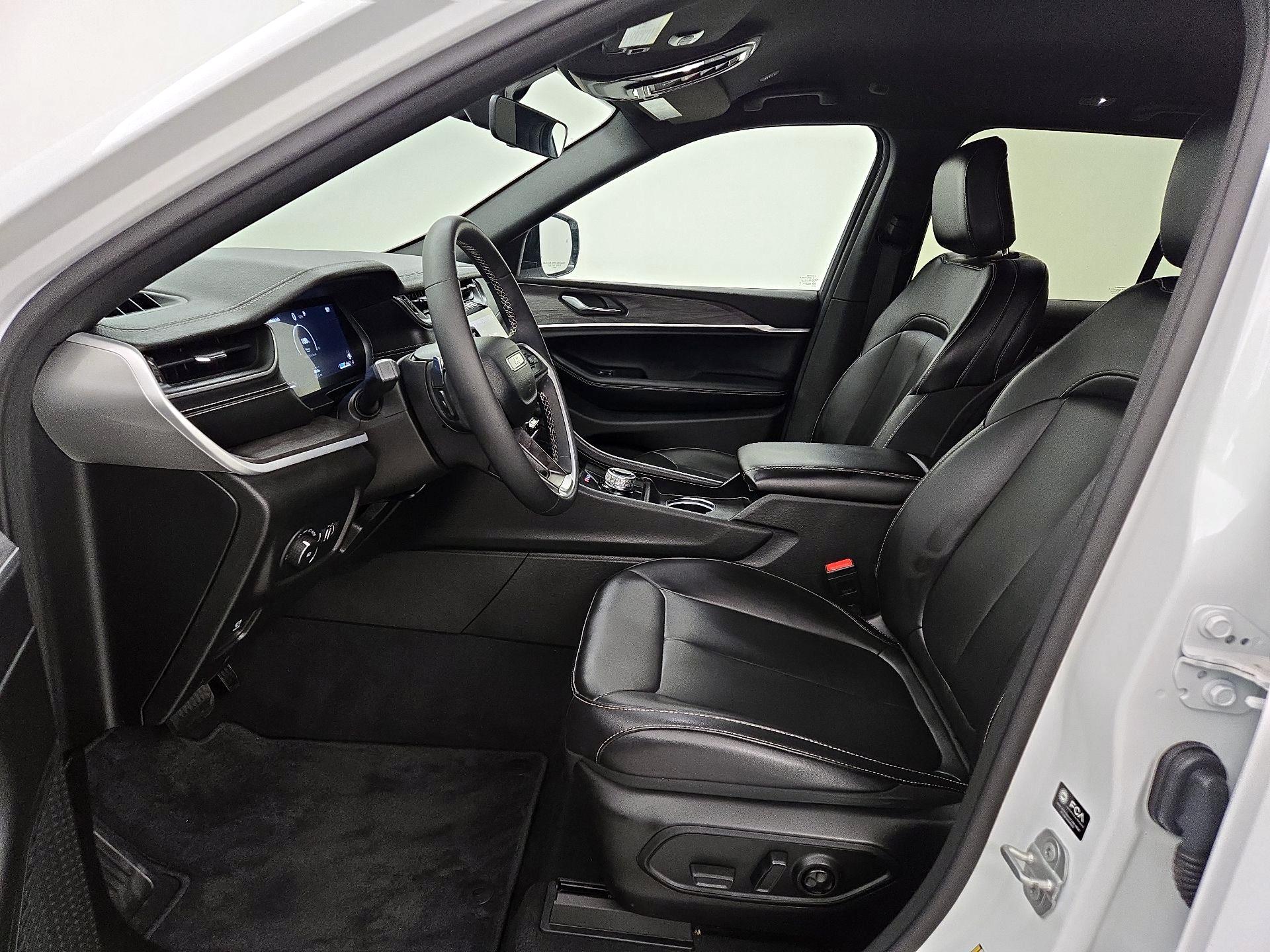 Thumbnail: 2025 Jeep Grand Cherokee - 11