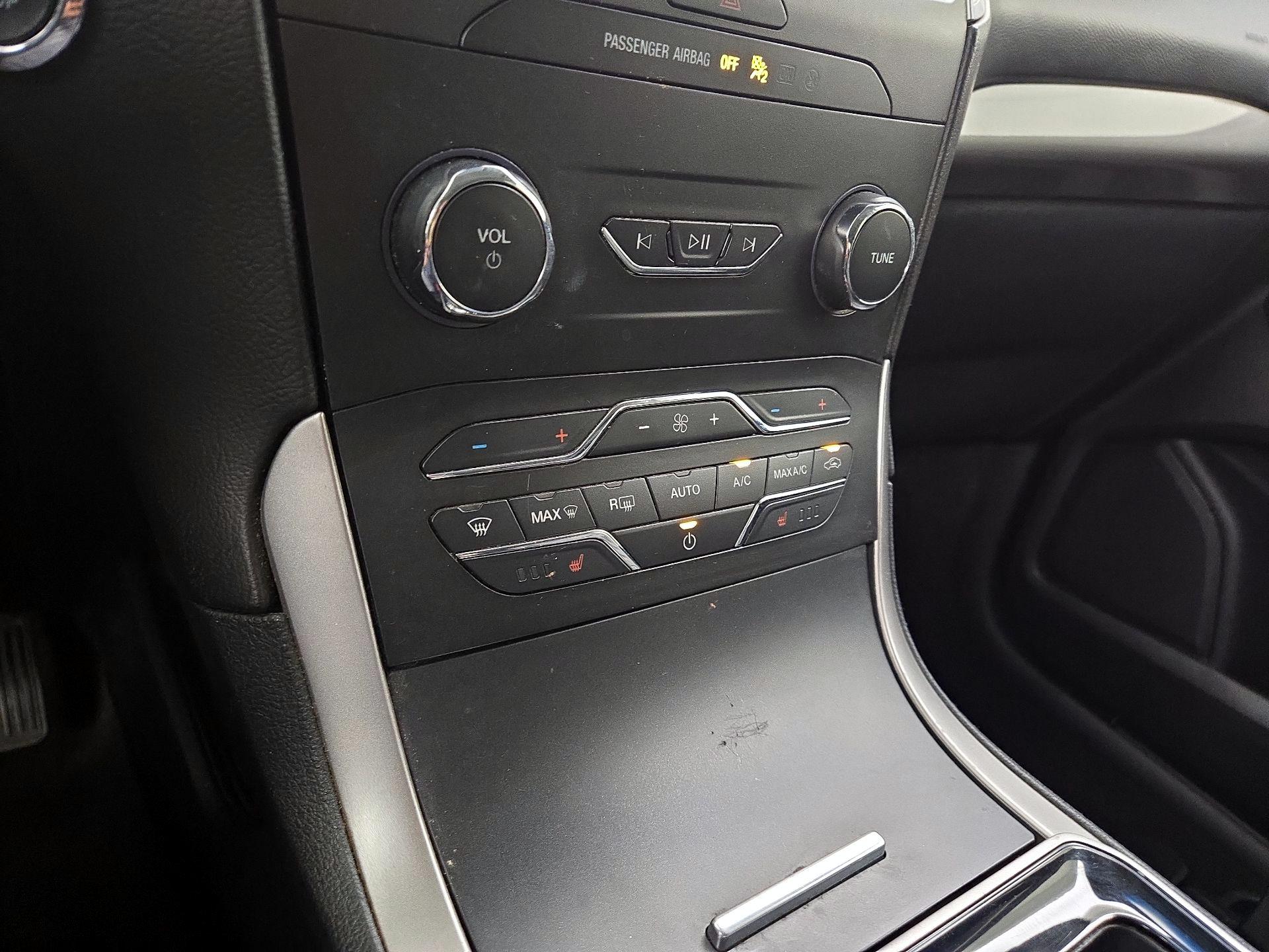 Thumbnail: 2020 Ford Edge - 16