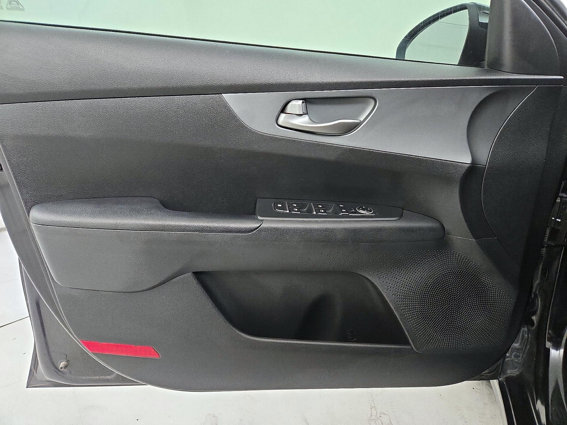 Thumbnail: 2021 Kia Forte - 12
