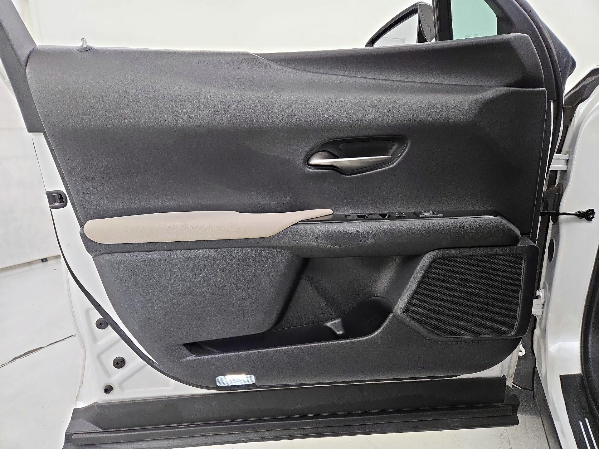 Thumbnail: 2020 Lexus UX - 12