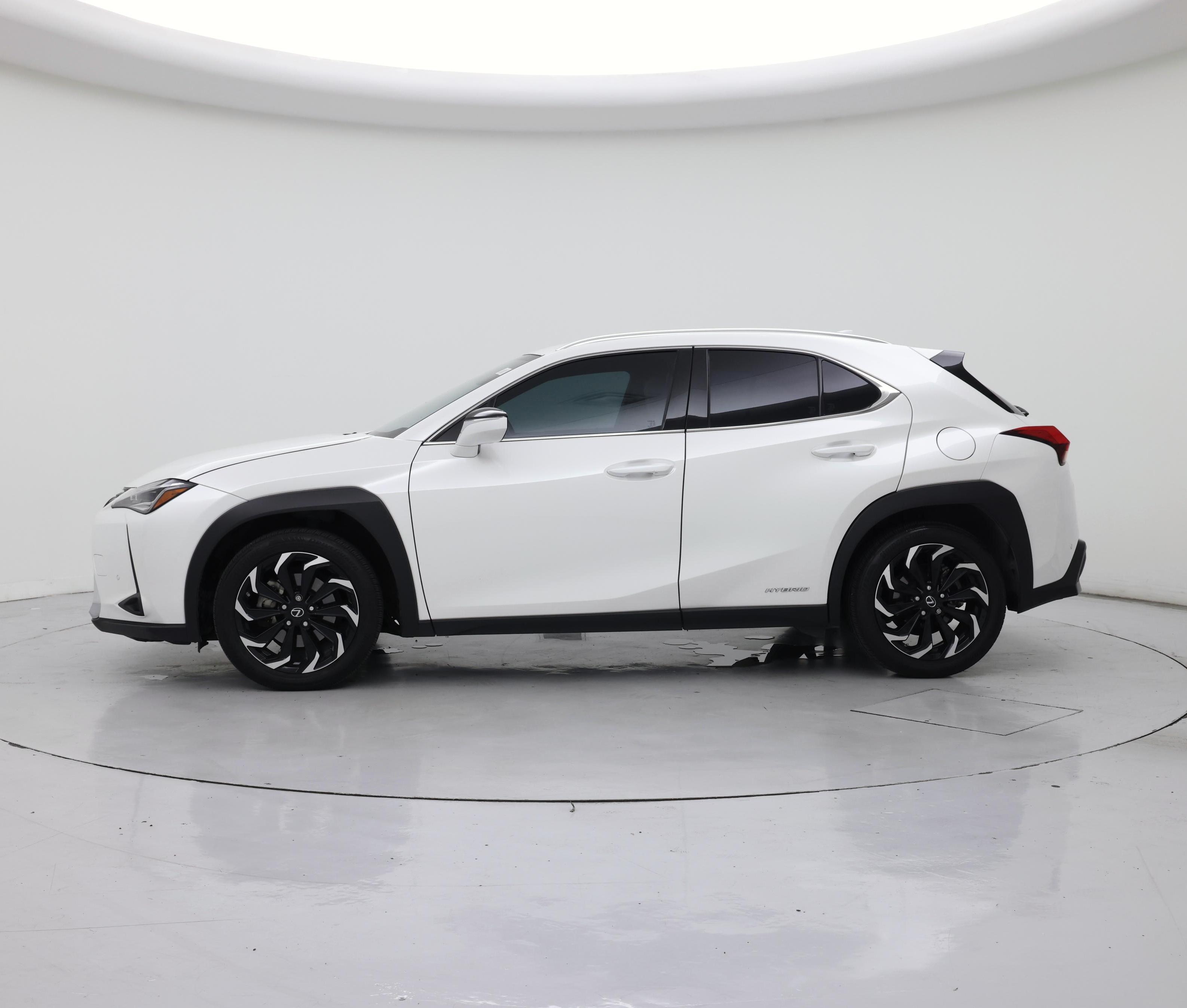 Thumbnail: 2020 Lexus UX - 3