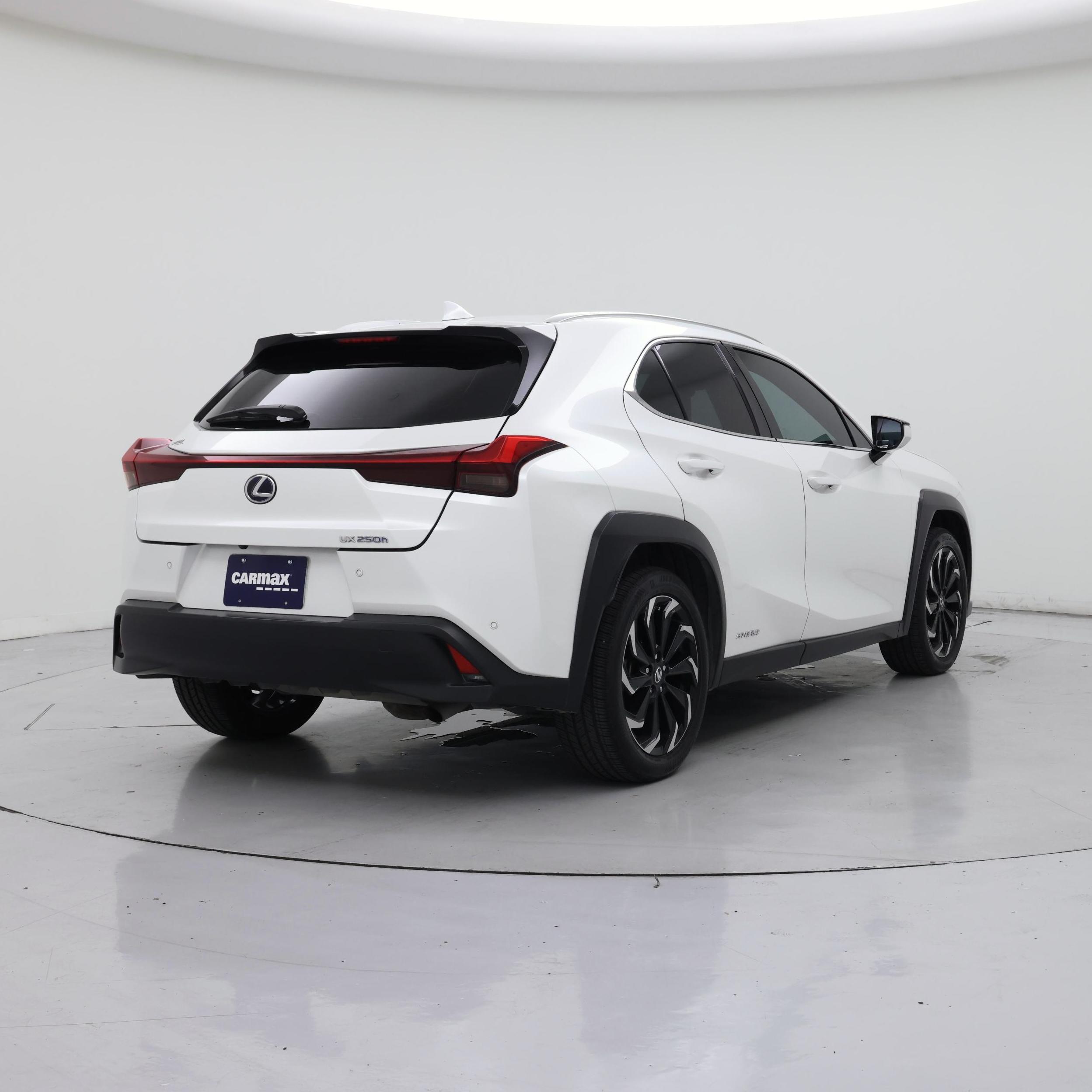 Thumbnail: 2020 Lexus UX - 8