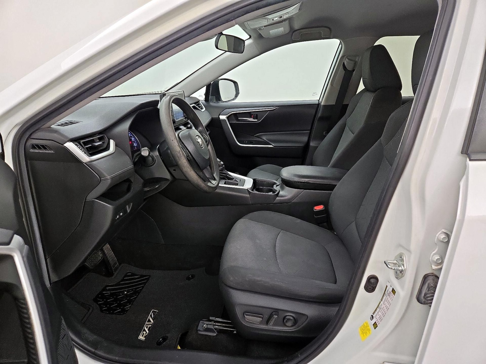 2021 Toyota RAV4 XLE - Photo 12