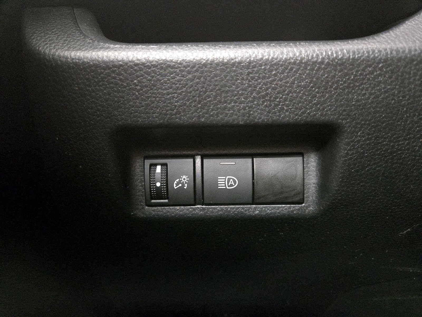 2021 Toyota RAV4 XLE - Photo 14