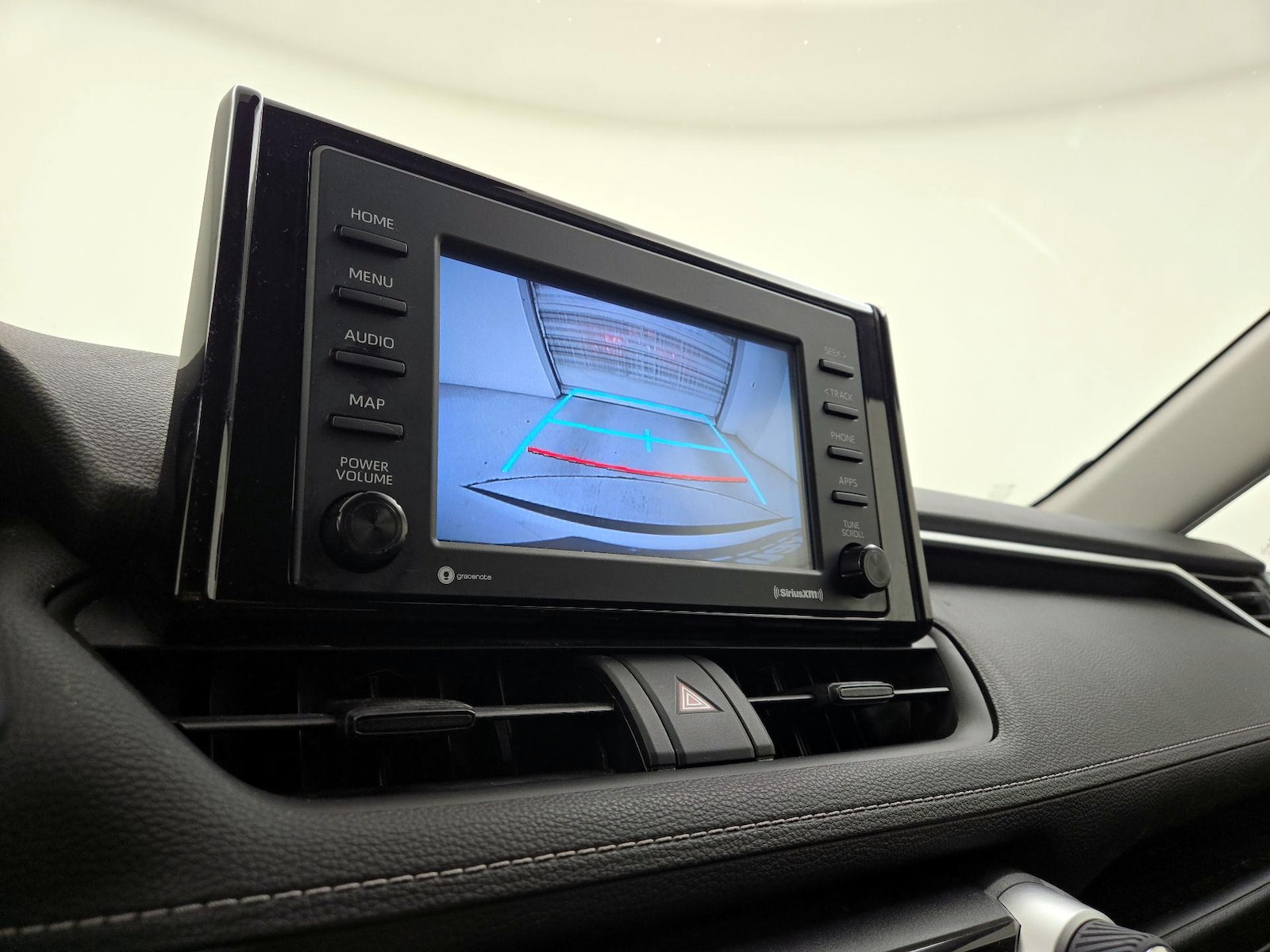 2021 Toyota RAV4 XLE - Photo 15