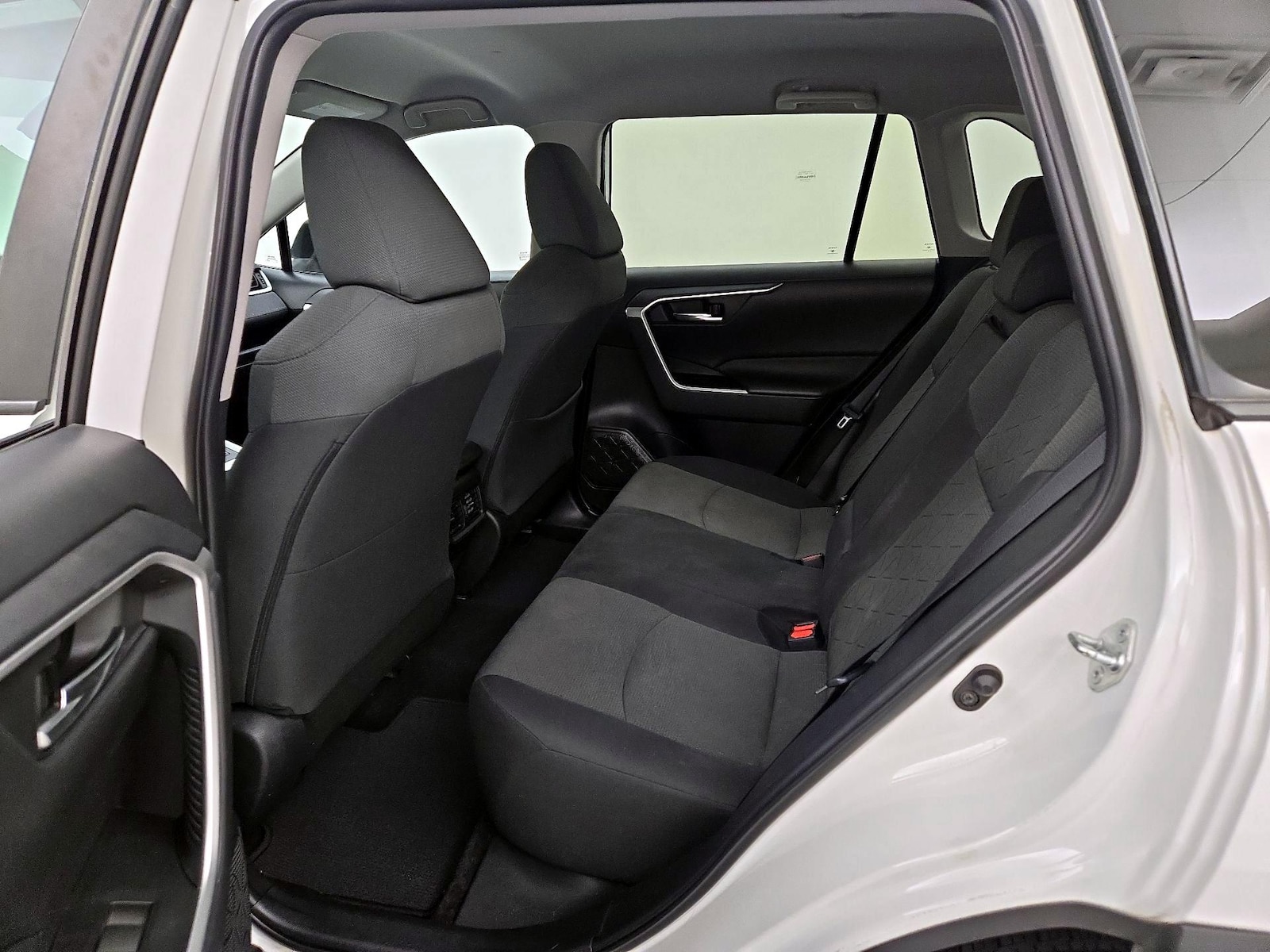 2021 Toyota RAV4 XLE - Photo 20