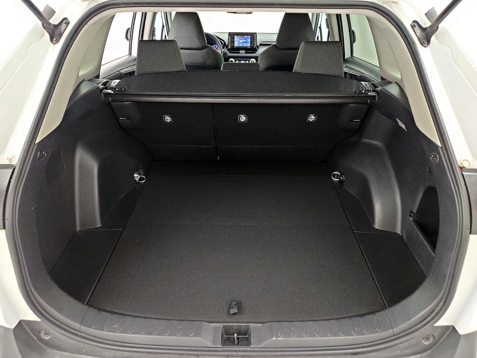 2021 Toyota RAV4 XLE - Photo 21