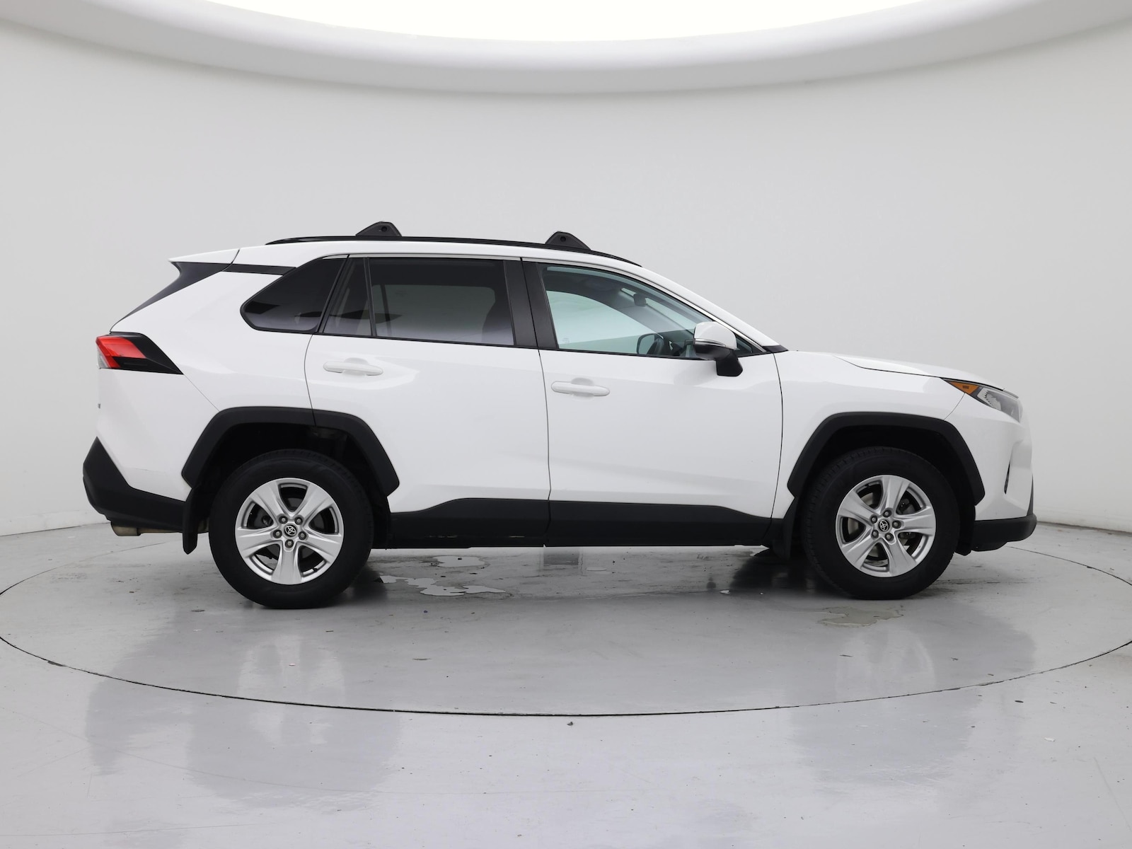 2021 Toyota RAV4 XLE - Photo 8