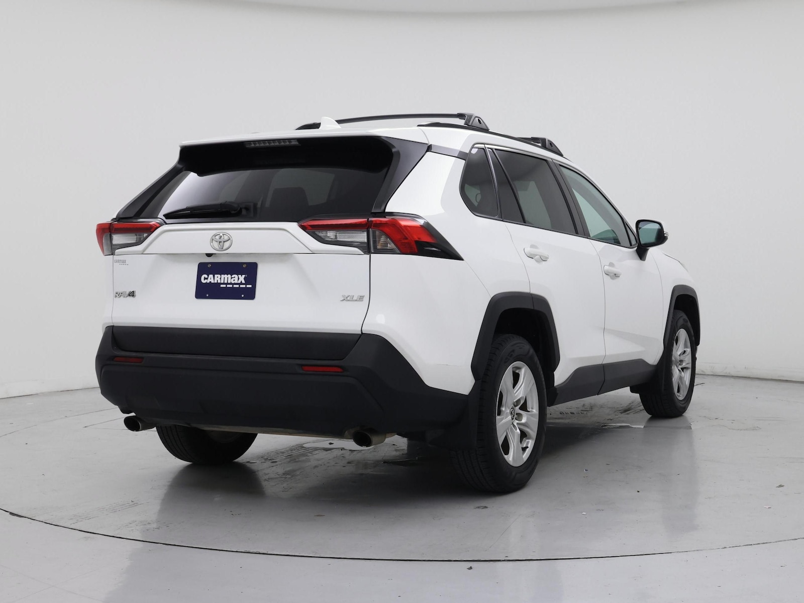 2021 Toyota RAV4 XLE - Photo 9