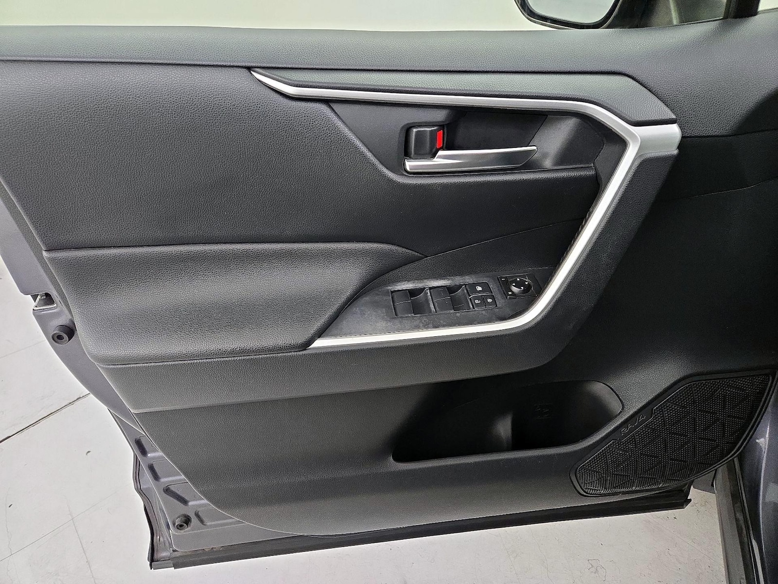 2019 Toyota RAV4 XLE - Photo 13