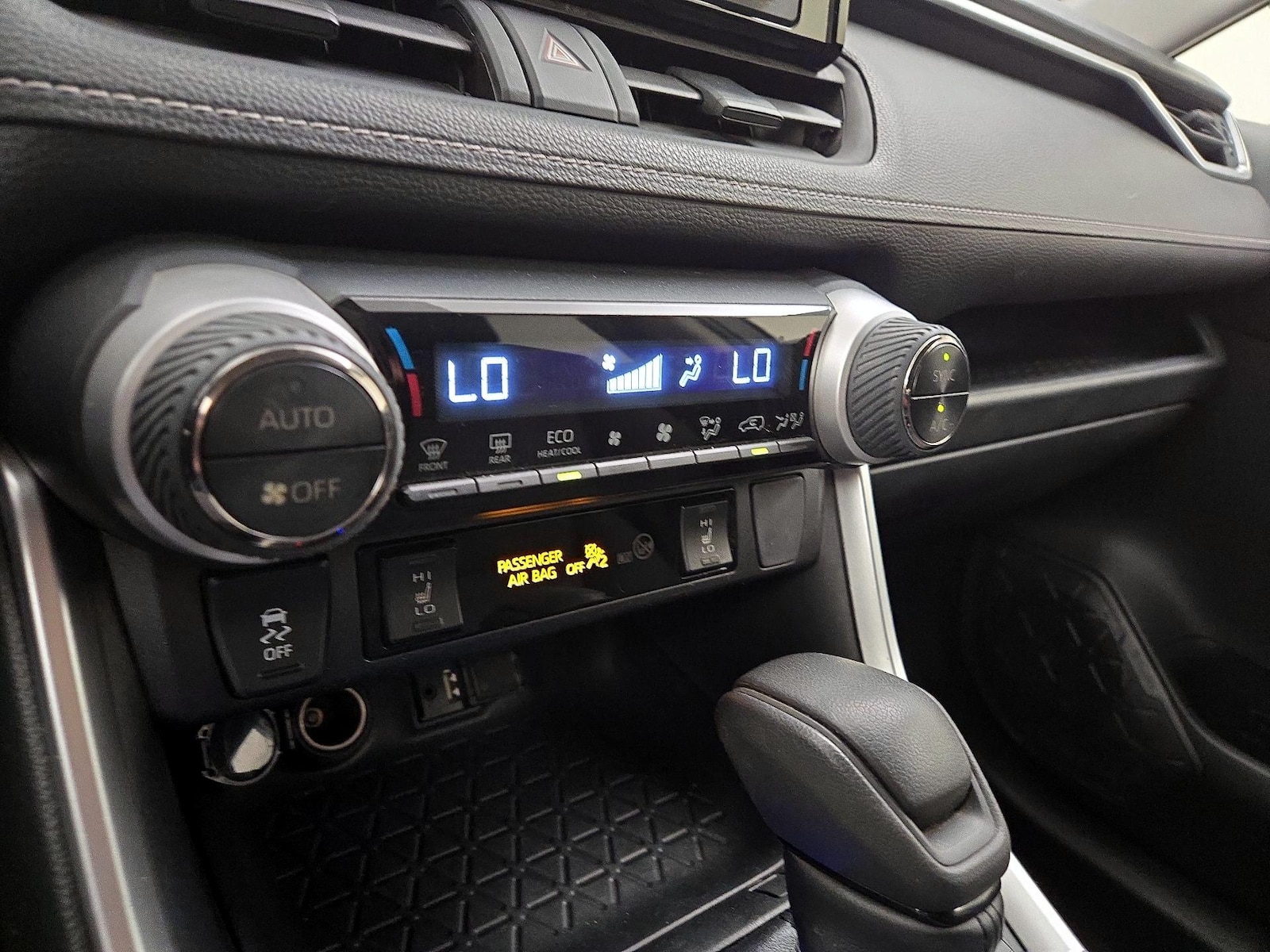 2019 Toyota RAV4 XLE - Photo 17