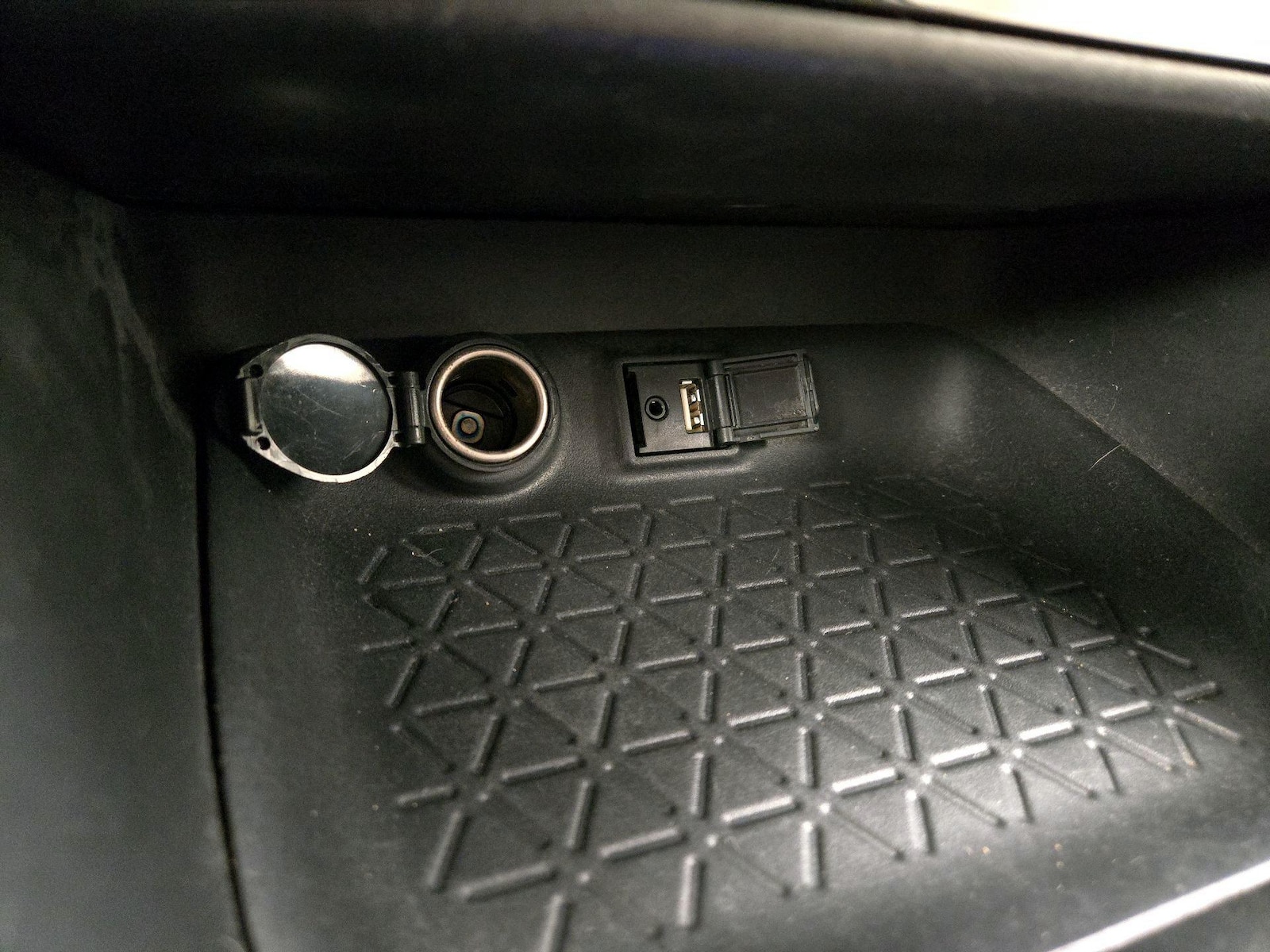 2019 Toyota RAV4 XLE - Photo 19