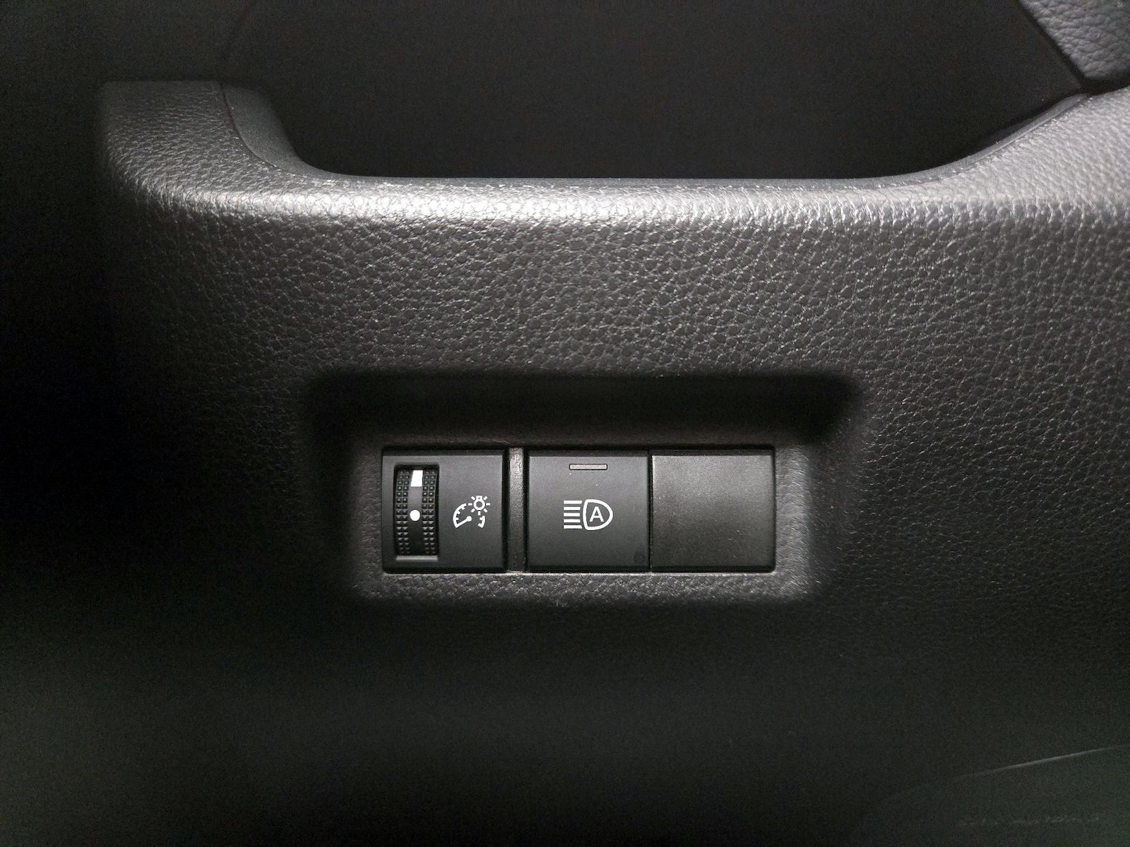 2025 Toyota RAV4 LE - Photo 14