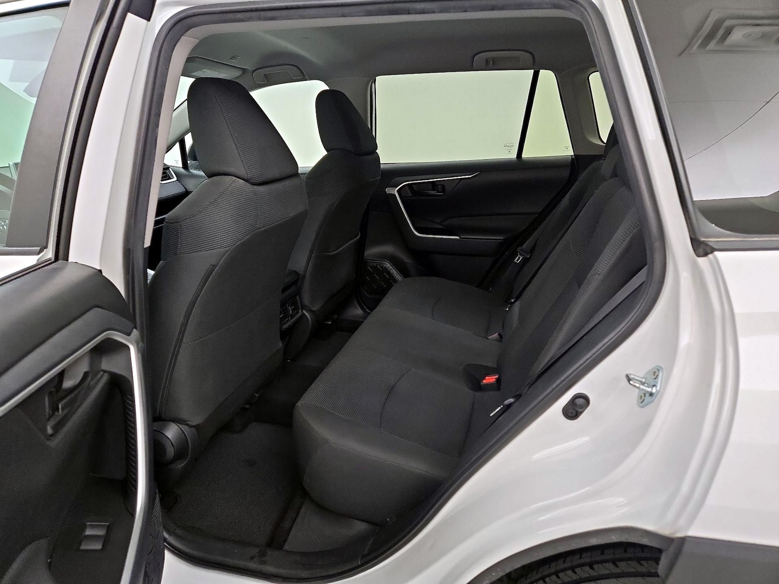 2025 Toyota RAV4 LE - Photo 20