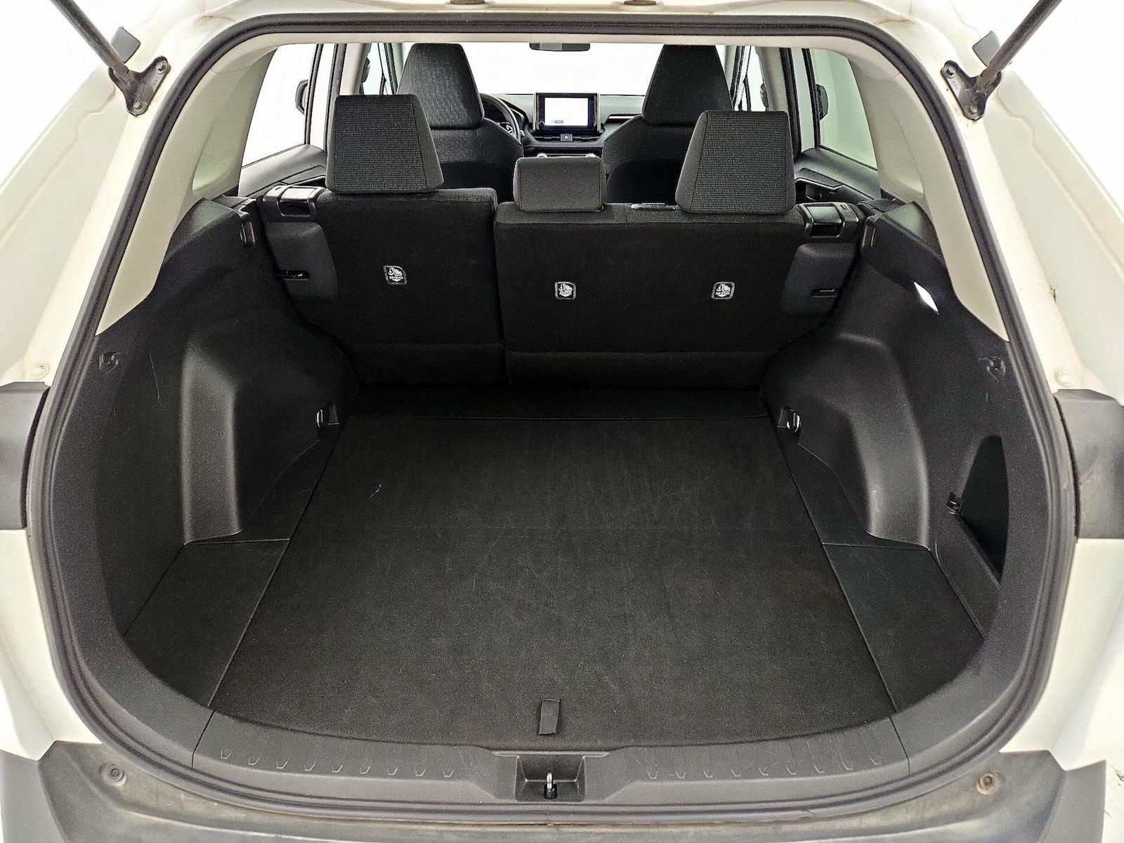 2025 Toyota RAV4 LE - Photo 21