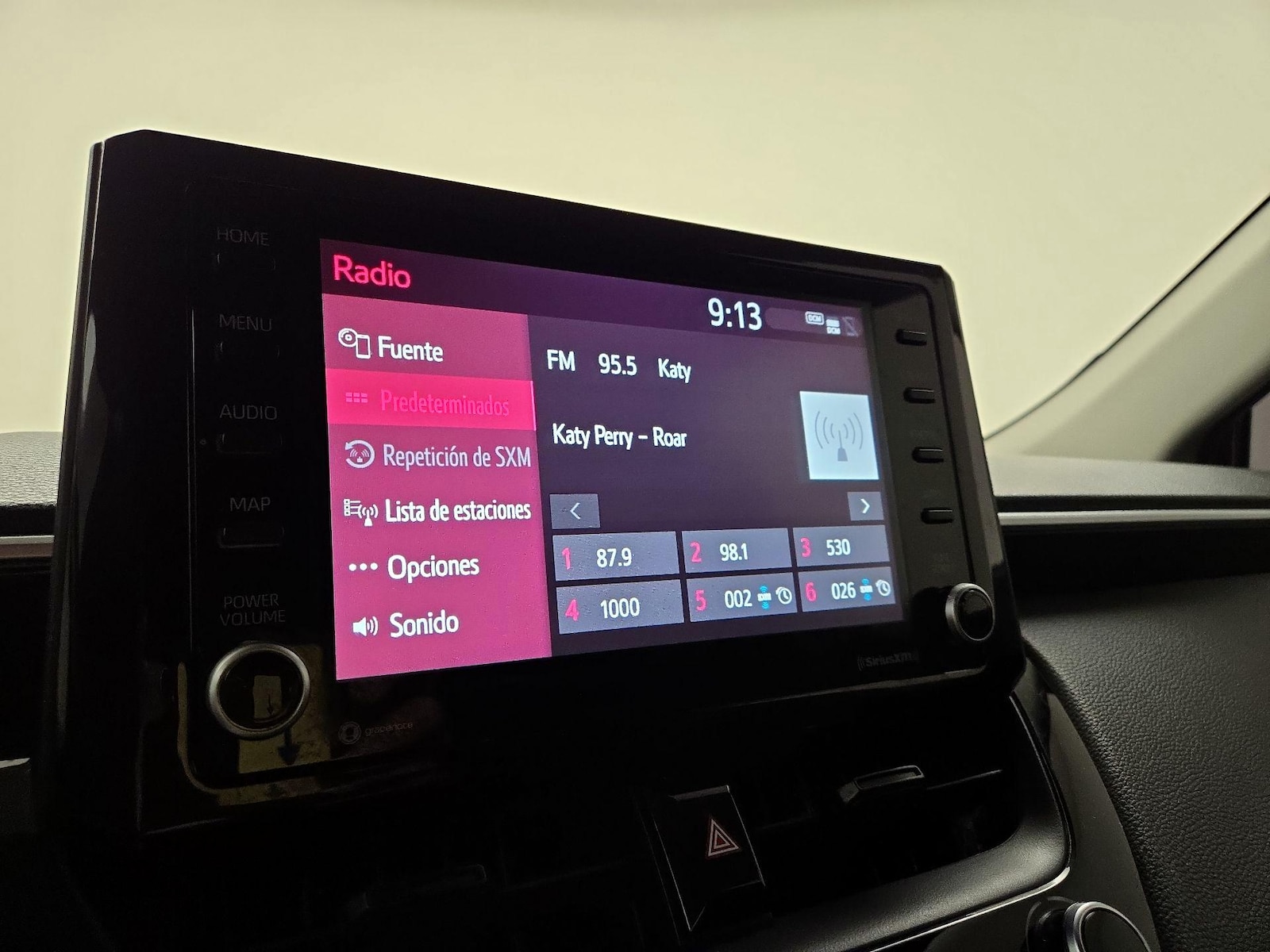 2022 Toyota Corolla Cross LE - Photo 16