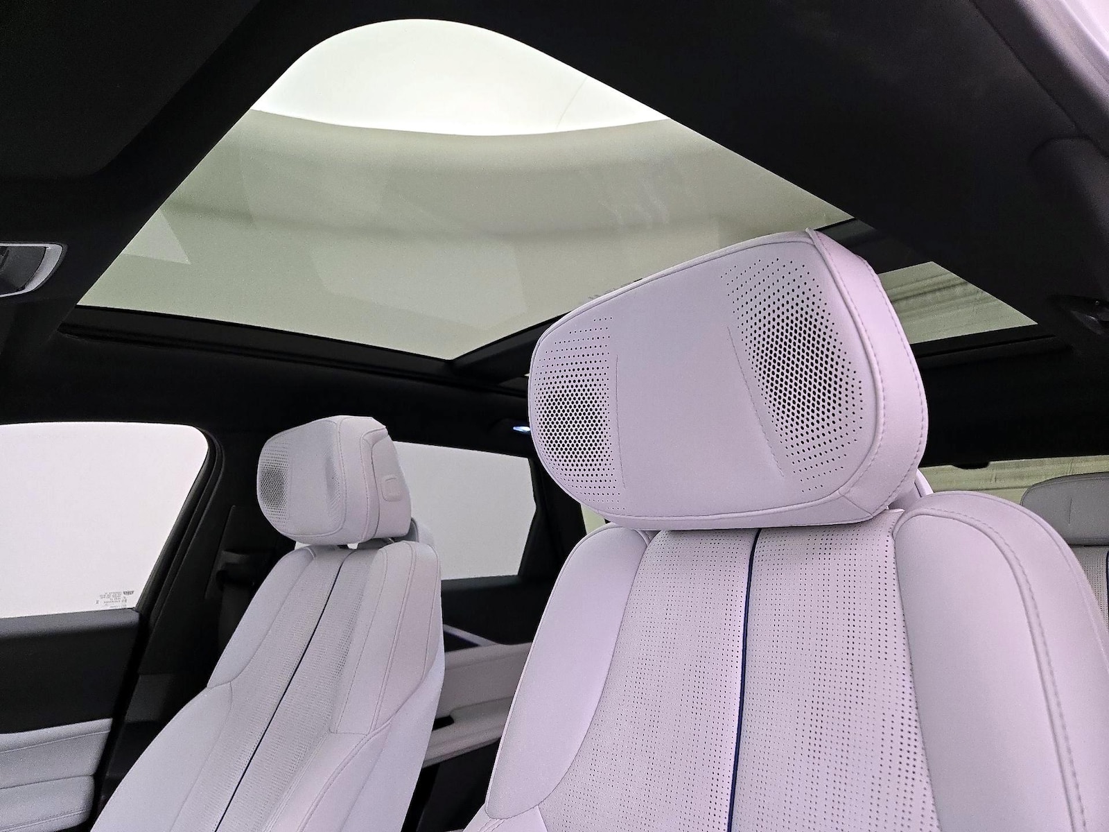 Panoramic Sunroof & Skylight(s)