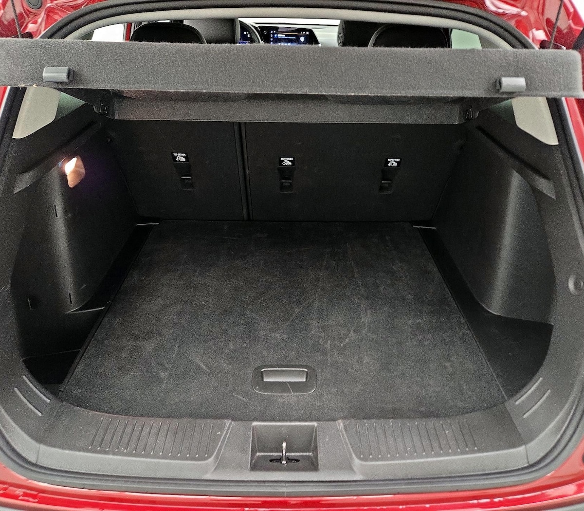 Trunk/Cargo (Seats Up)