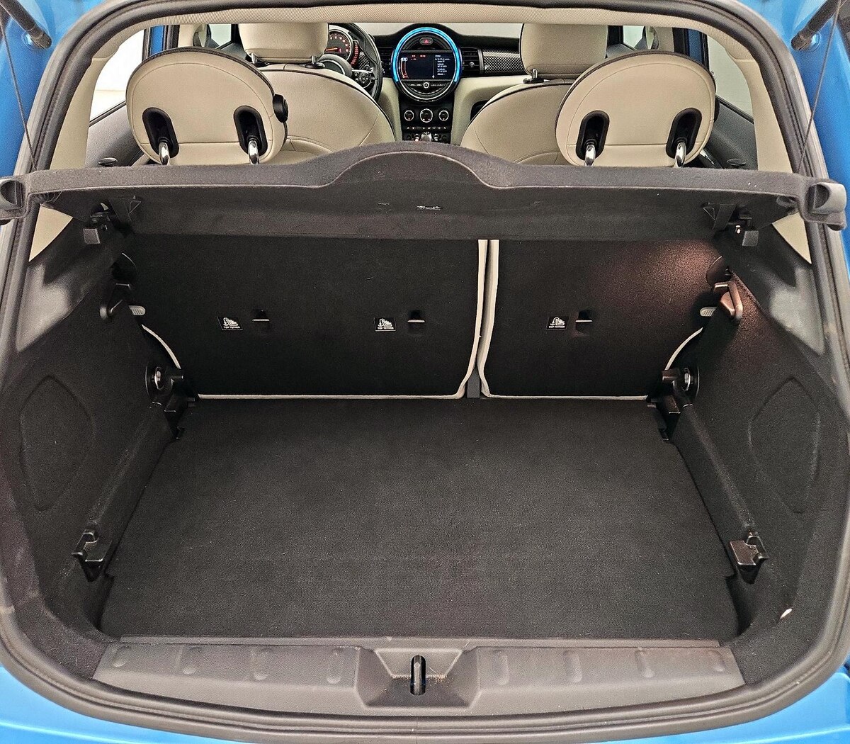 Trunk/Cargo (Seats Up)